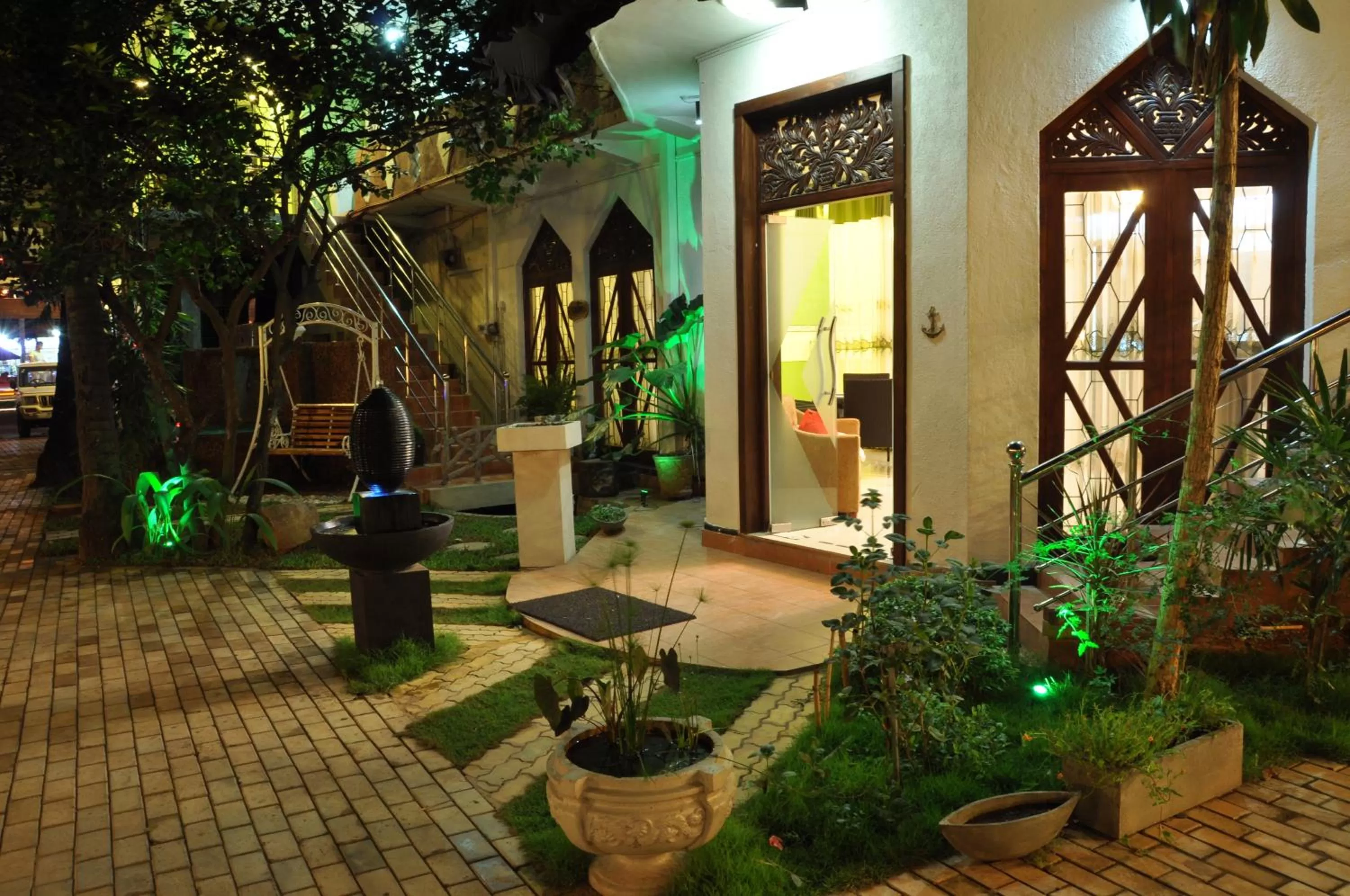 Facade/entrance in Hotel Tinaya