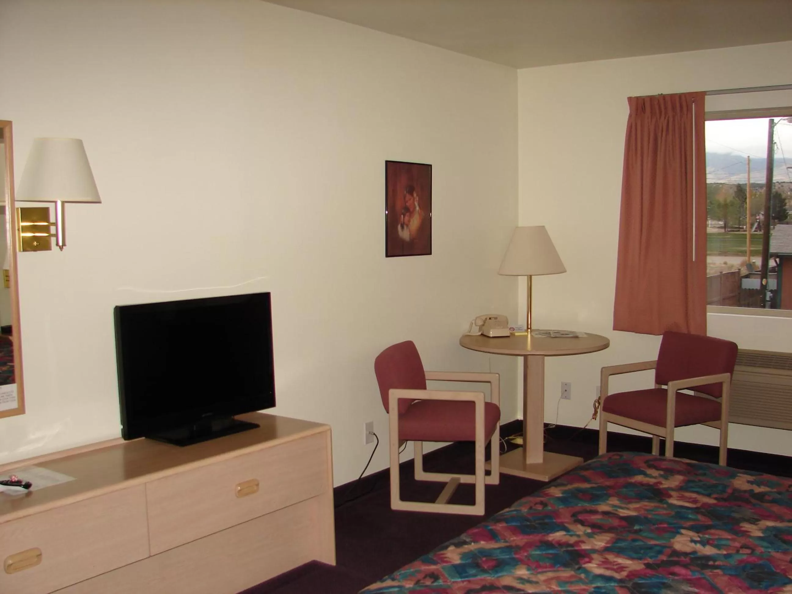 TV/Entertainment Center in Mountain View Motor Inn