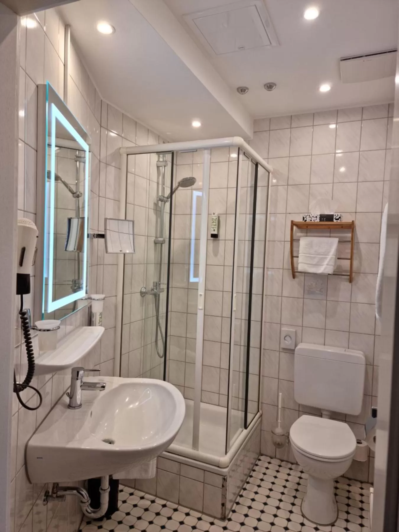 Shower in Hotel Nassauer Hof