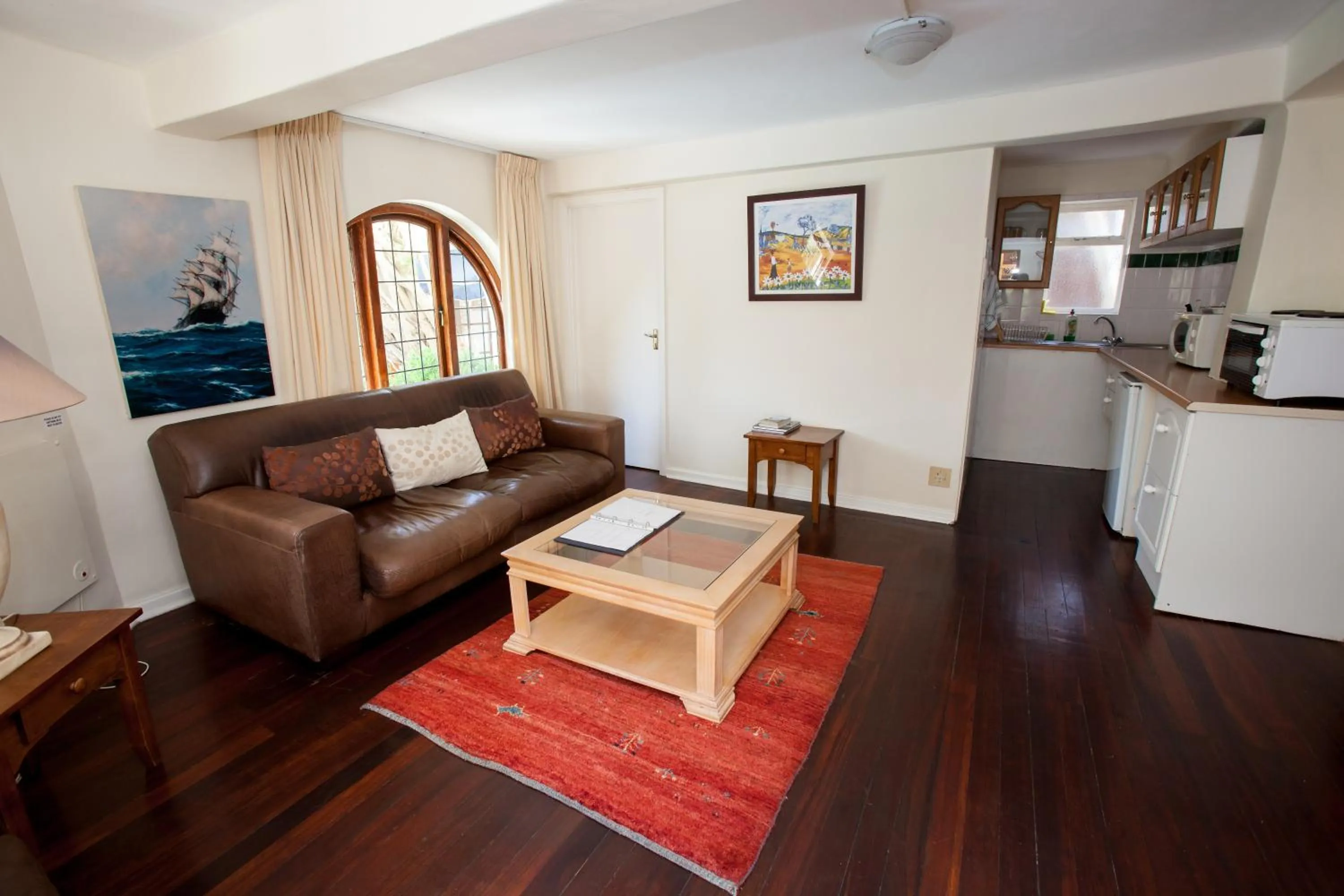 Coffee/tea facilities in Brenwin Guest House