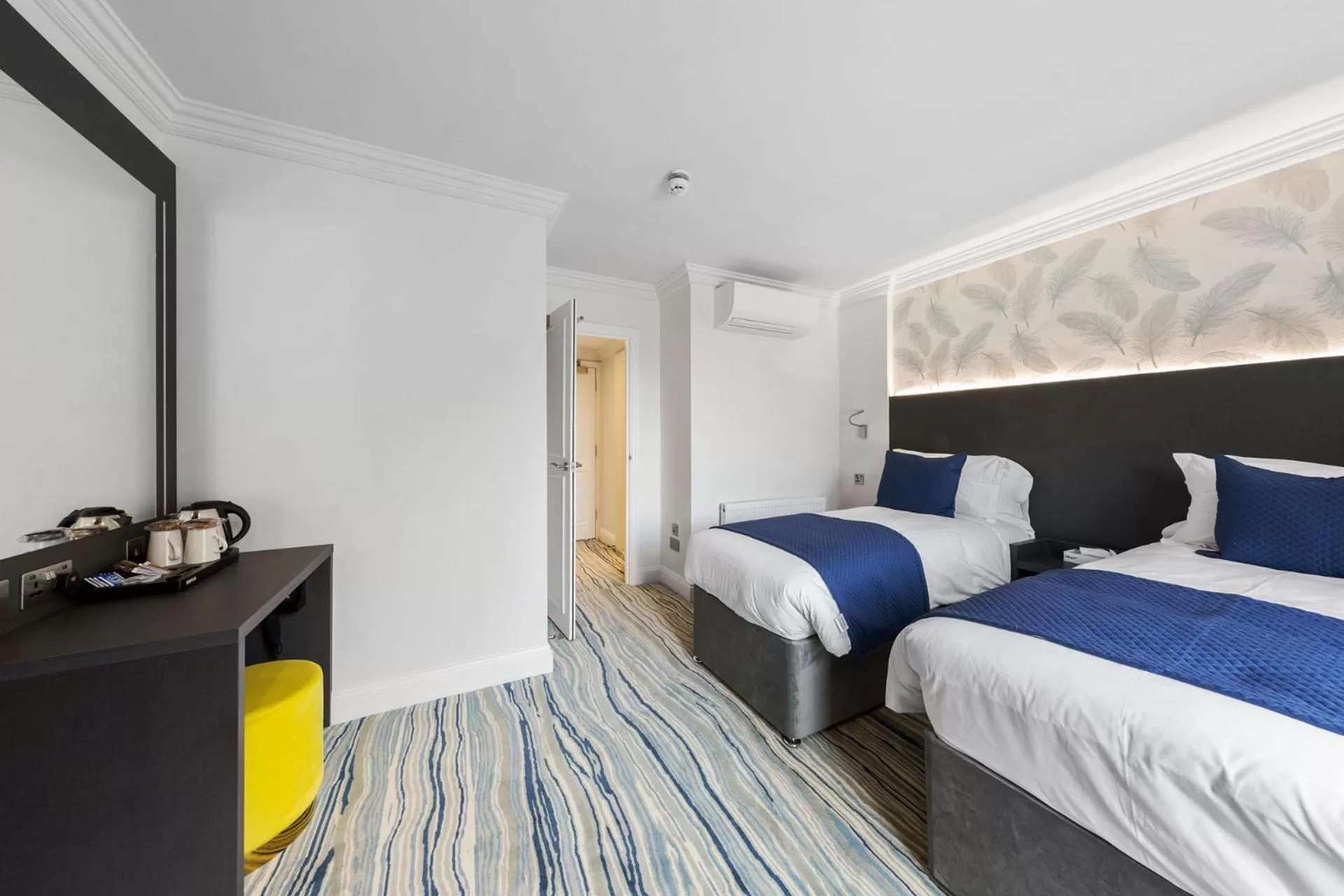 Bedroom, Bed in Commodore Hotel