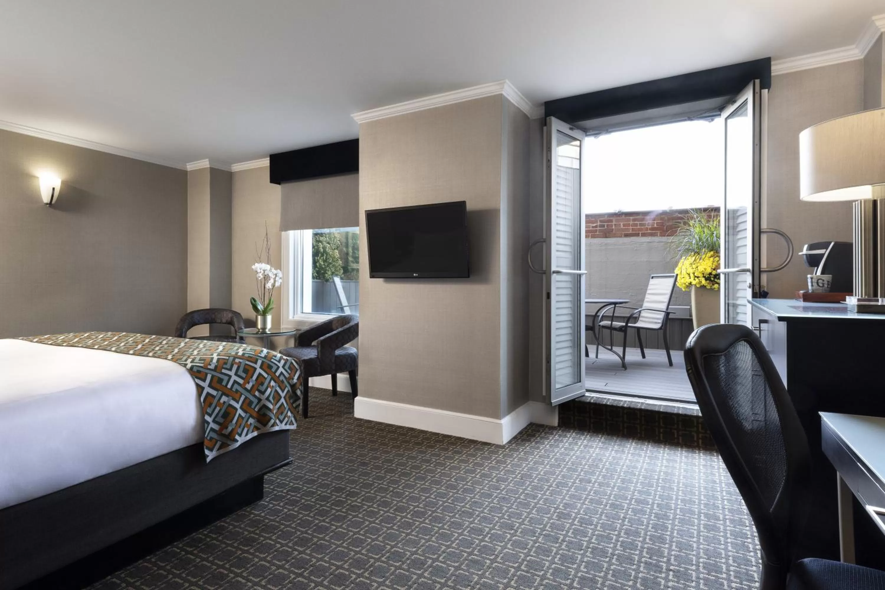 Photo of the whole room in voco The Tiger Hotel, Columbia, MO by IHG