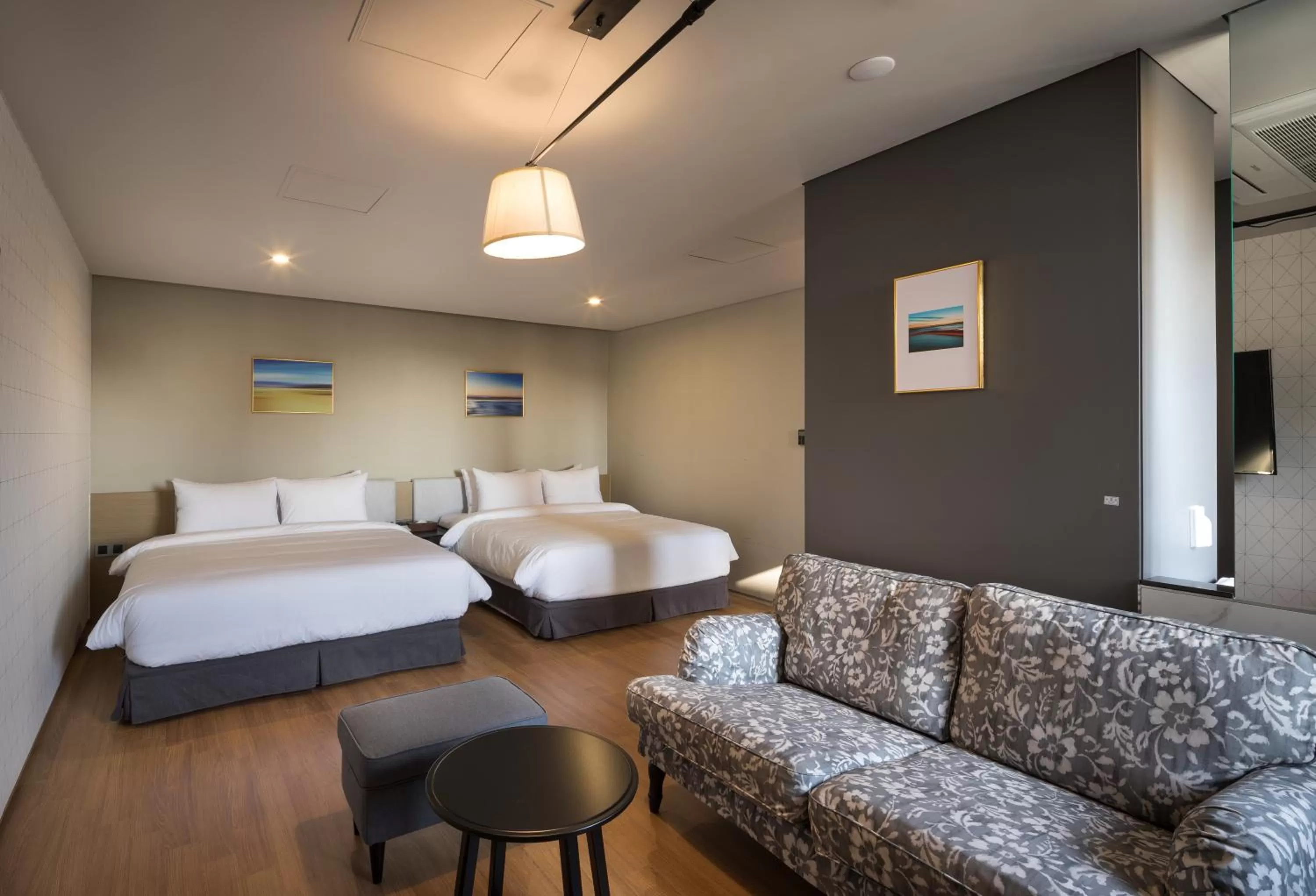 Photo of the whole room, Bed in Bay Hound Hotel