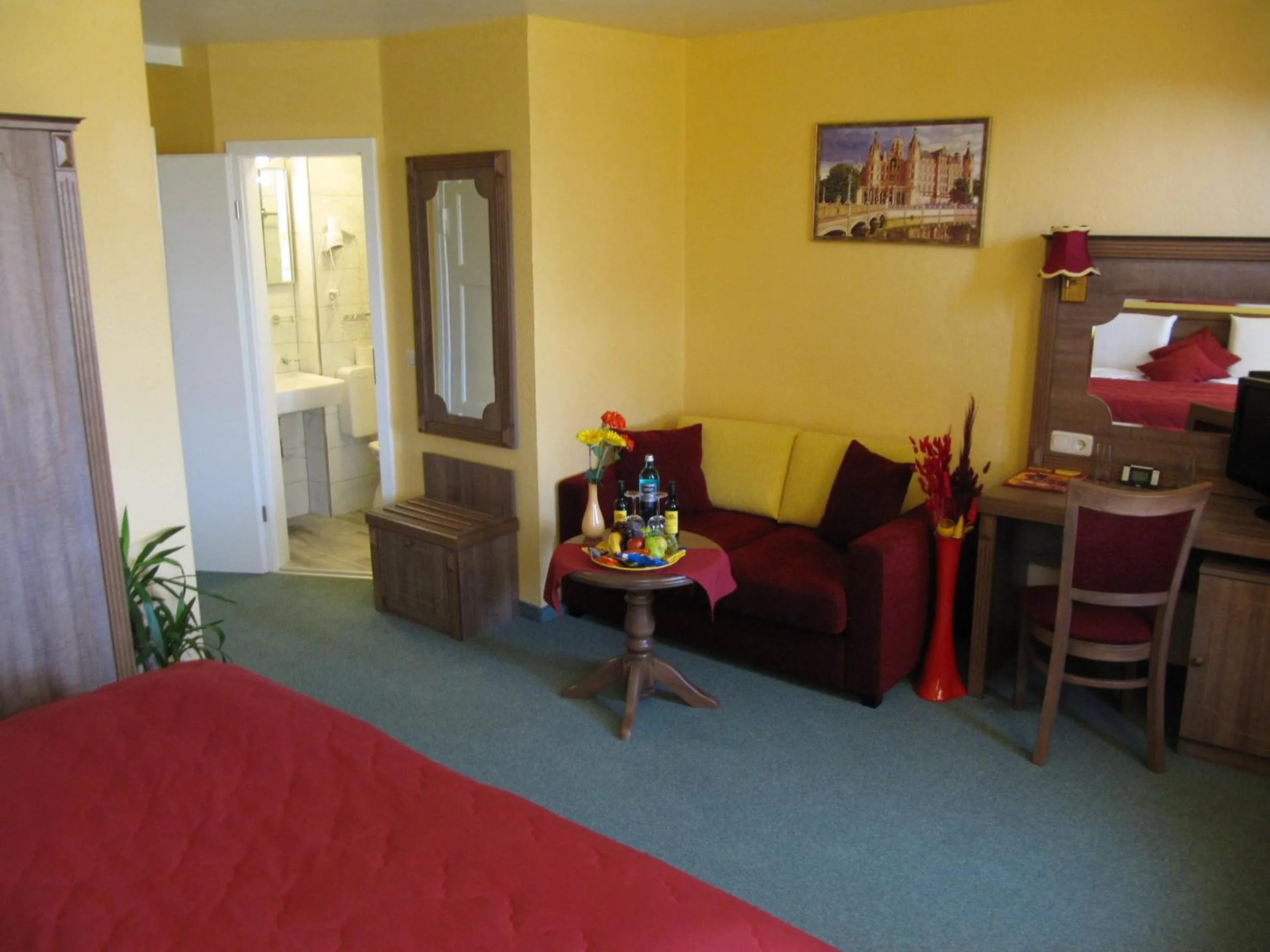 Photo of the whole room, Bed in Hotel am Hauptbahnhof