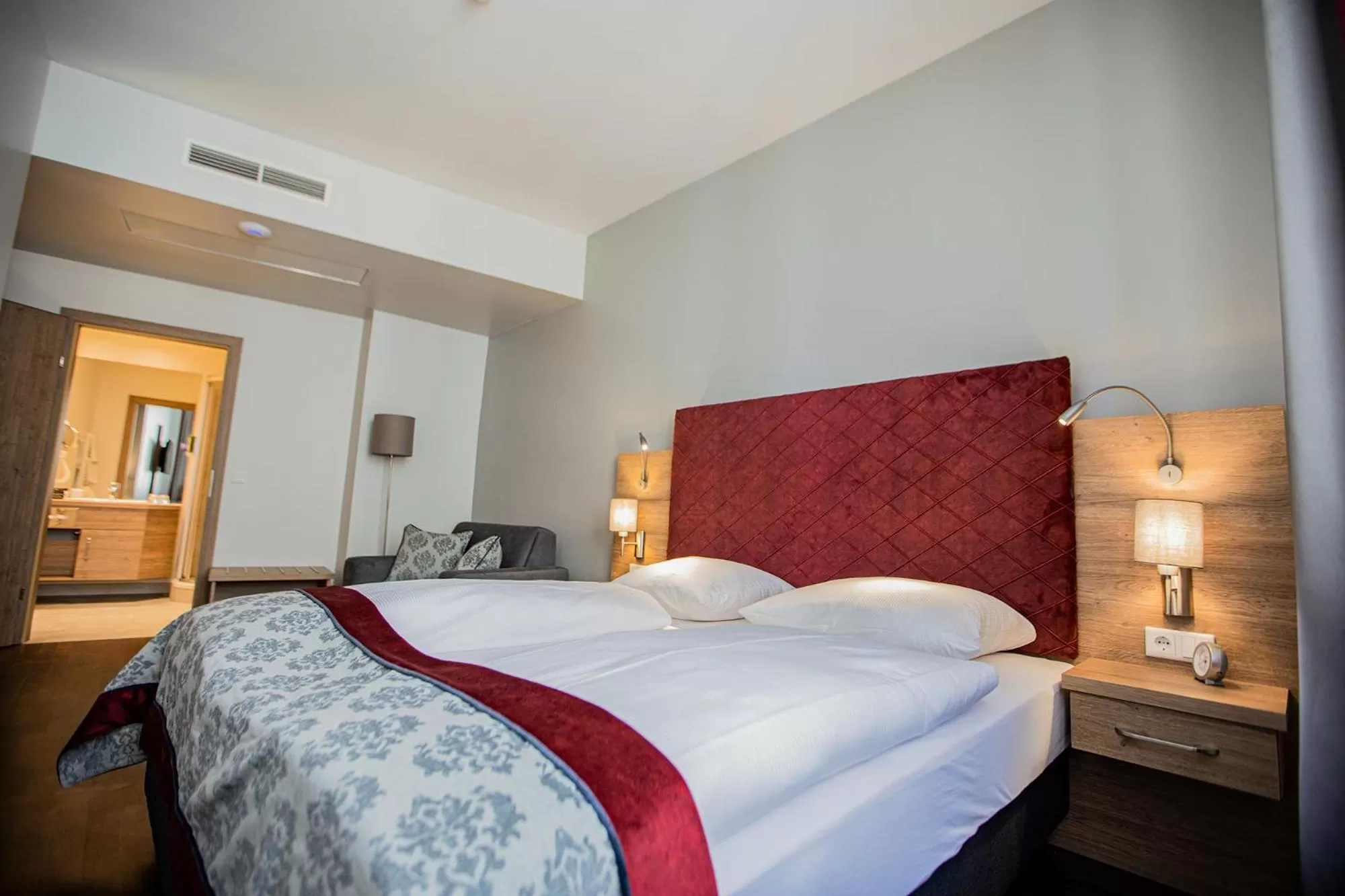 Bed in Hotel Elefant Family Business