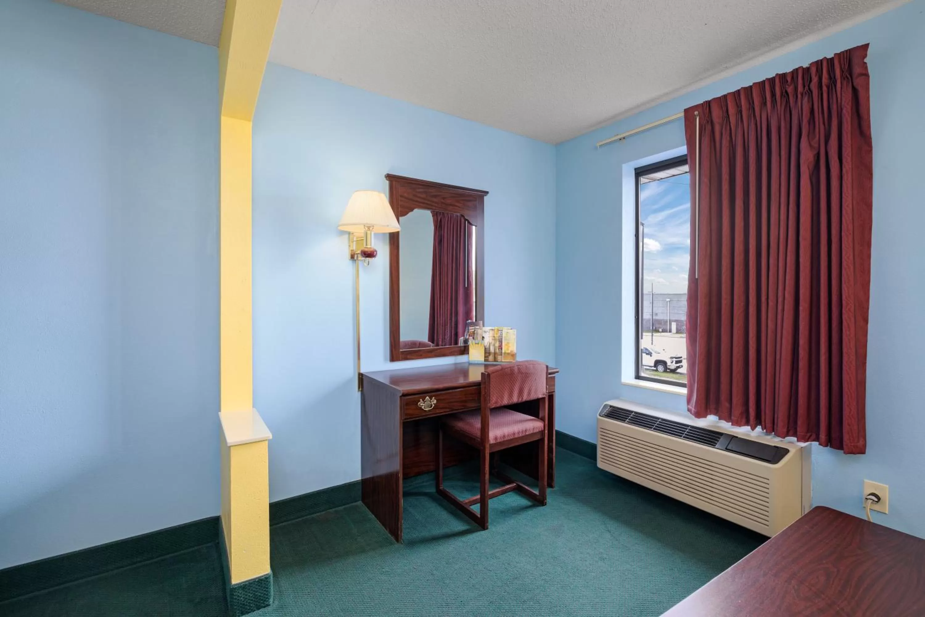 Bed in Days Inn by Wyndham Battlefield Rd/Hwy 65