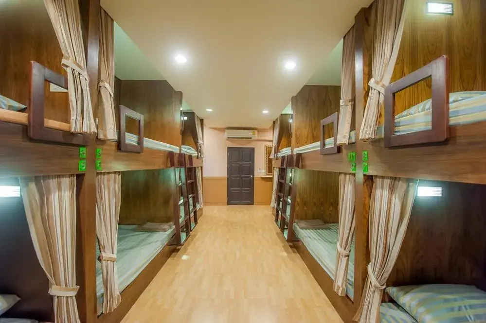 Family Room with Private Bathroom in Full House Family Room with Private Bathroom in Full House