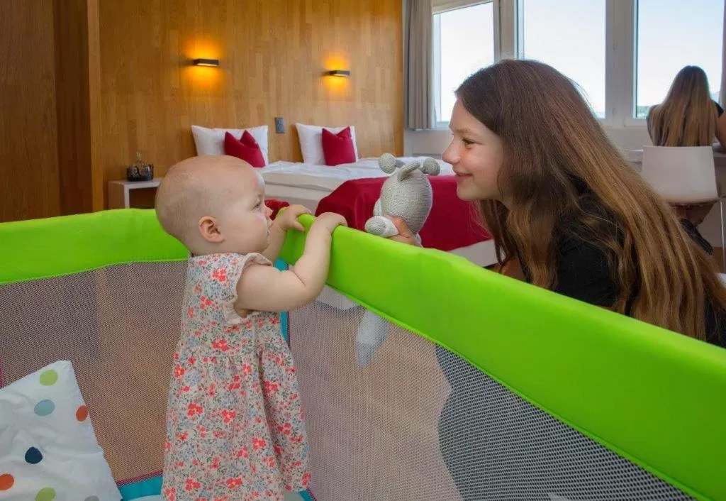 cot in Hotel Restaurant Rhy