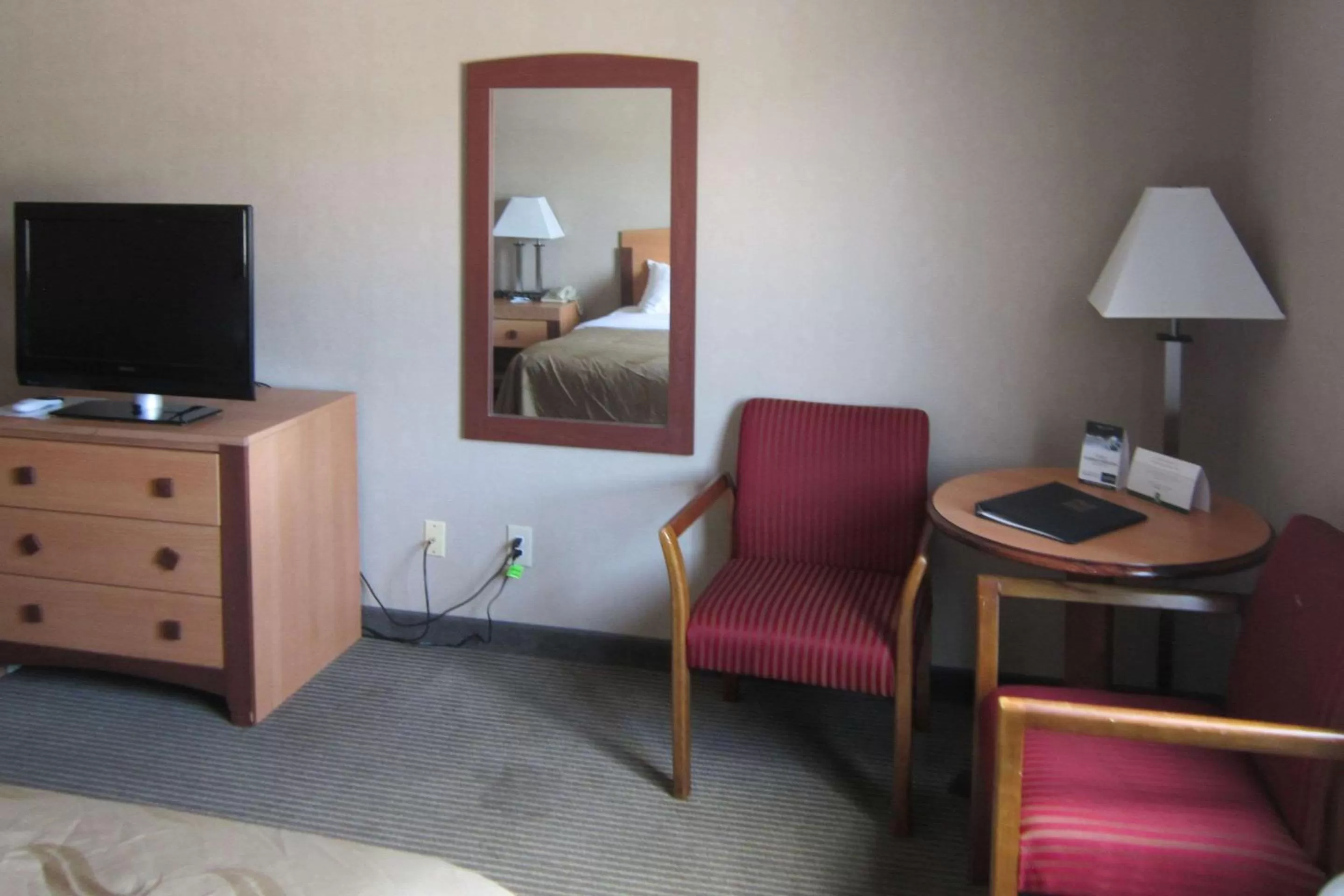 Photo of the whole room in Quality Inn Nashville - Bloomington
