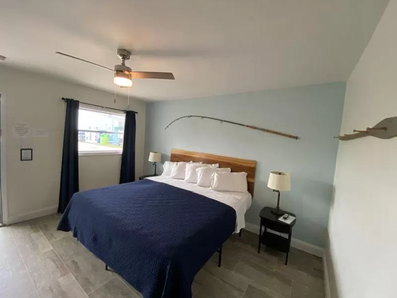 Bed in Wachapreague Inn - Motel Rooms