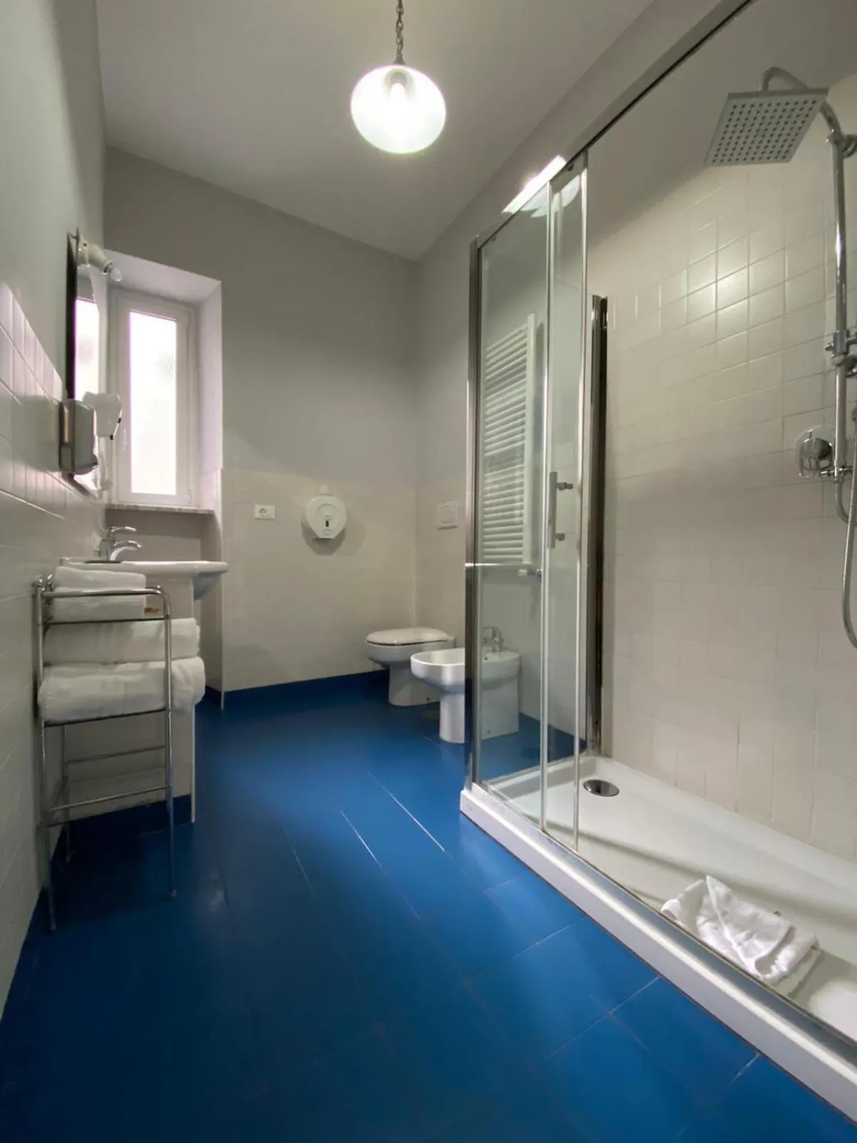 Bathroom in The Place In Rome Guest House