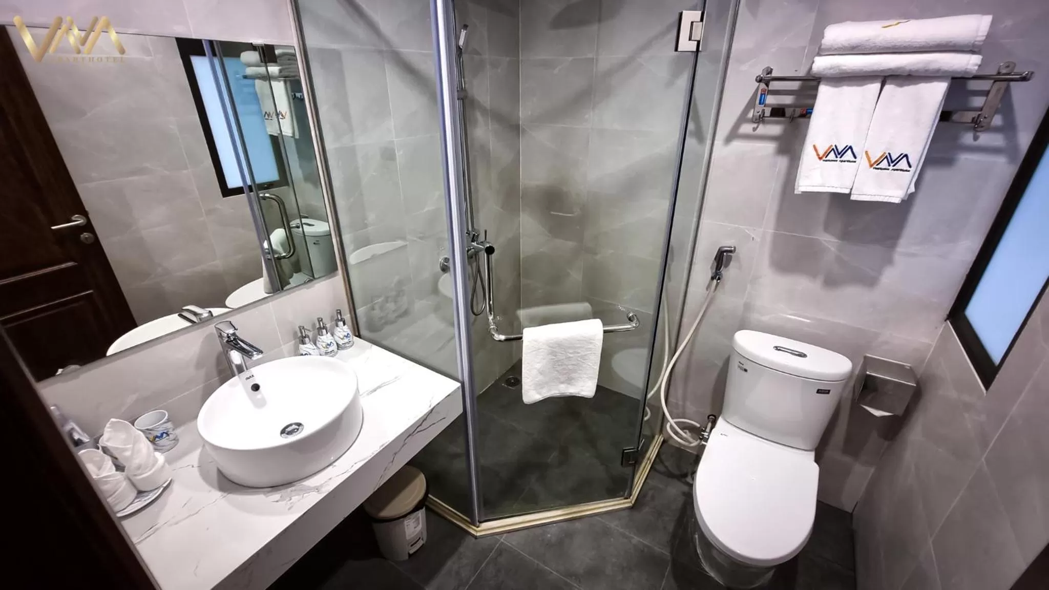Shower in VNAHOMES APARTHOTEL