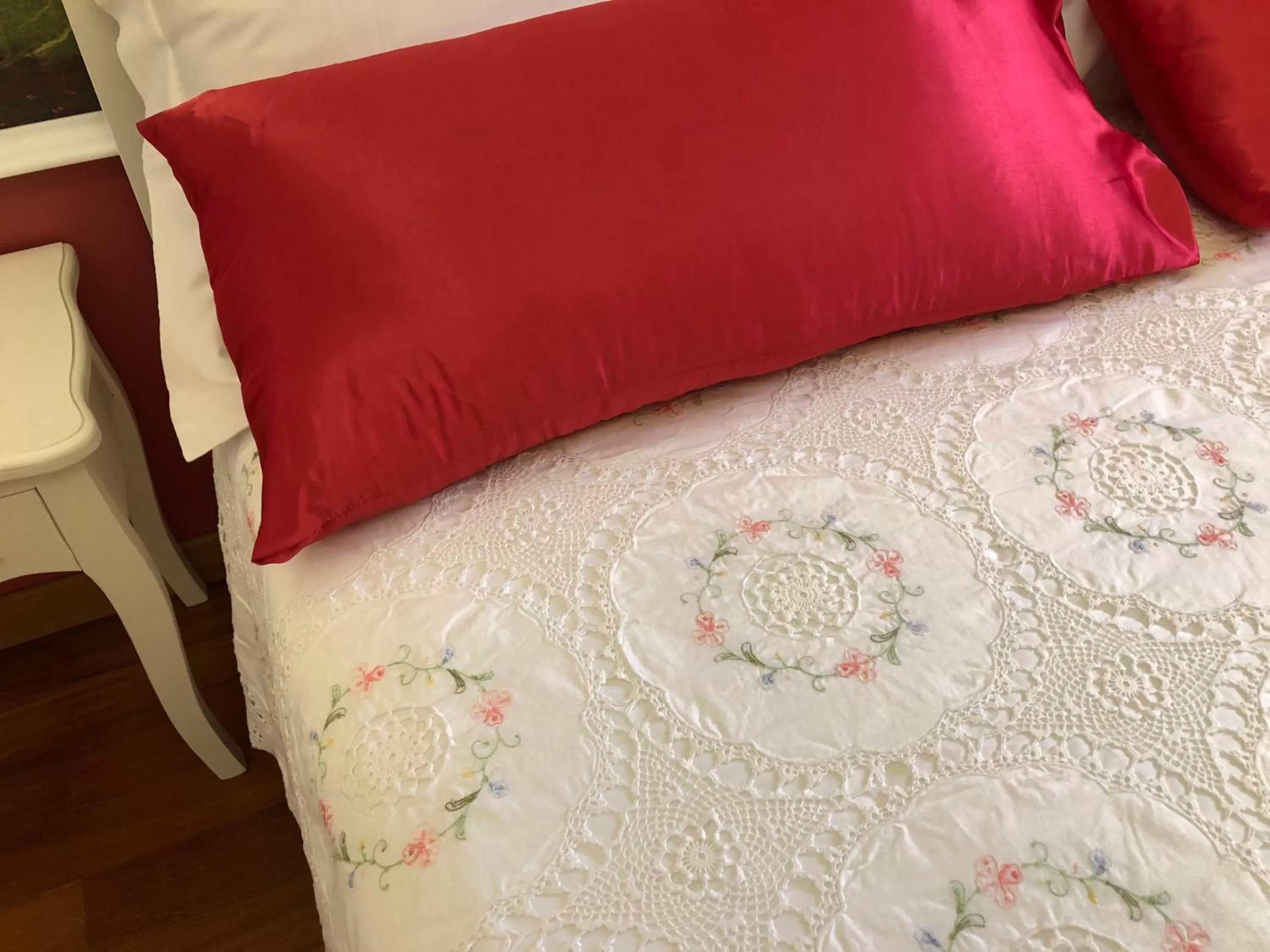 Decorative detail, Bed in RarityArt GuestHouse