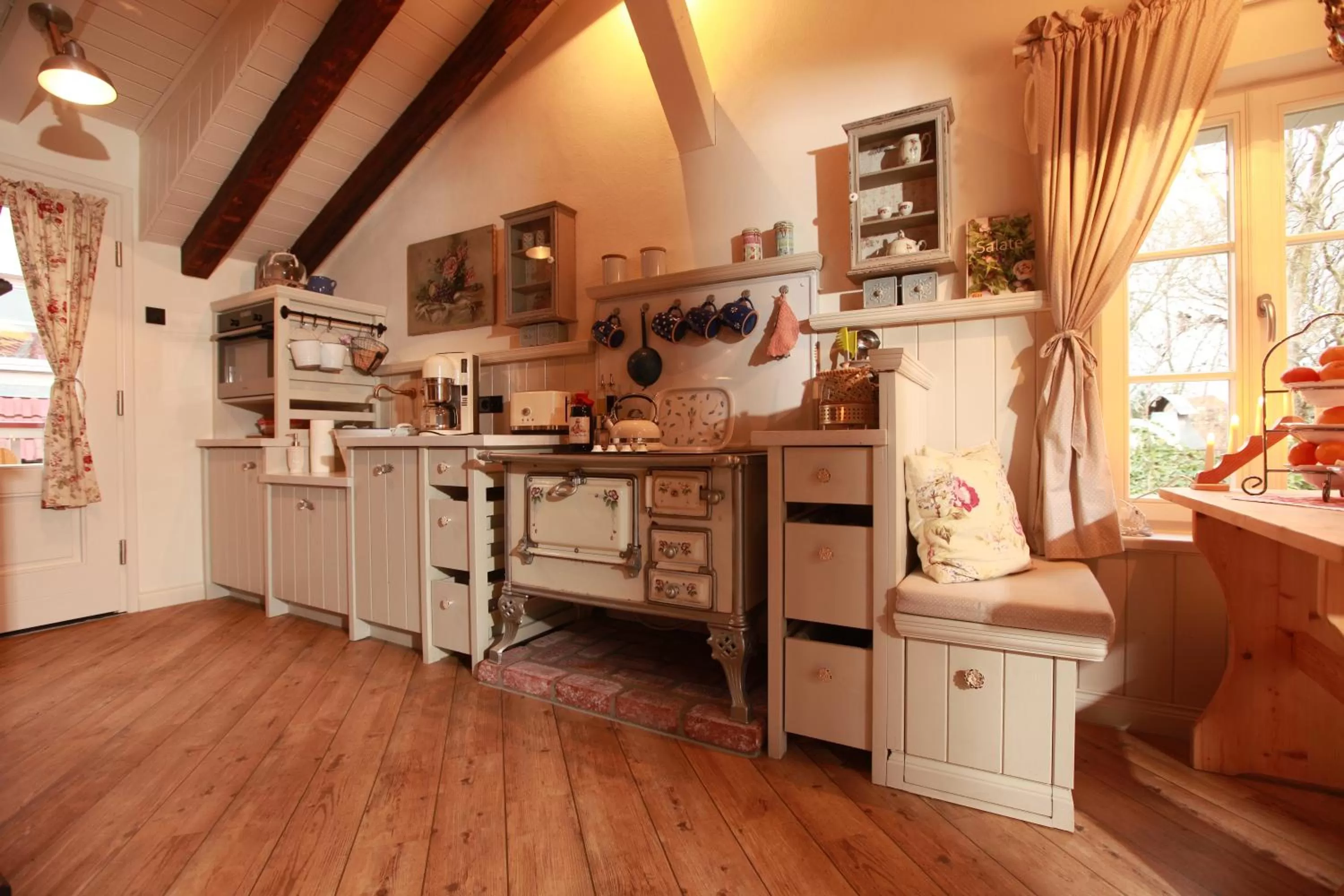 Kitchen or kitchenette in Weißt Du noch - Gästehäuser & Suiten
