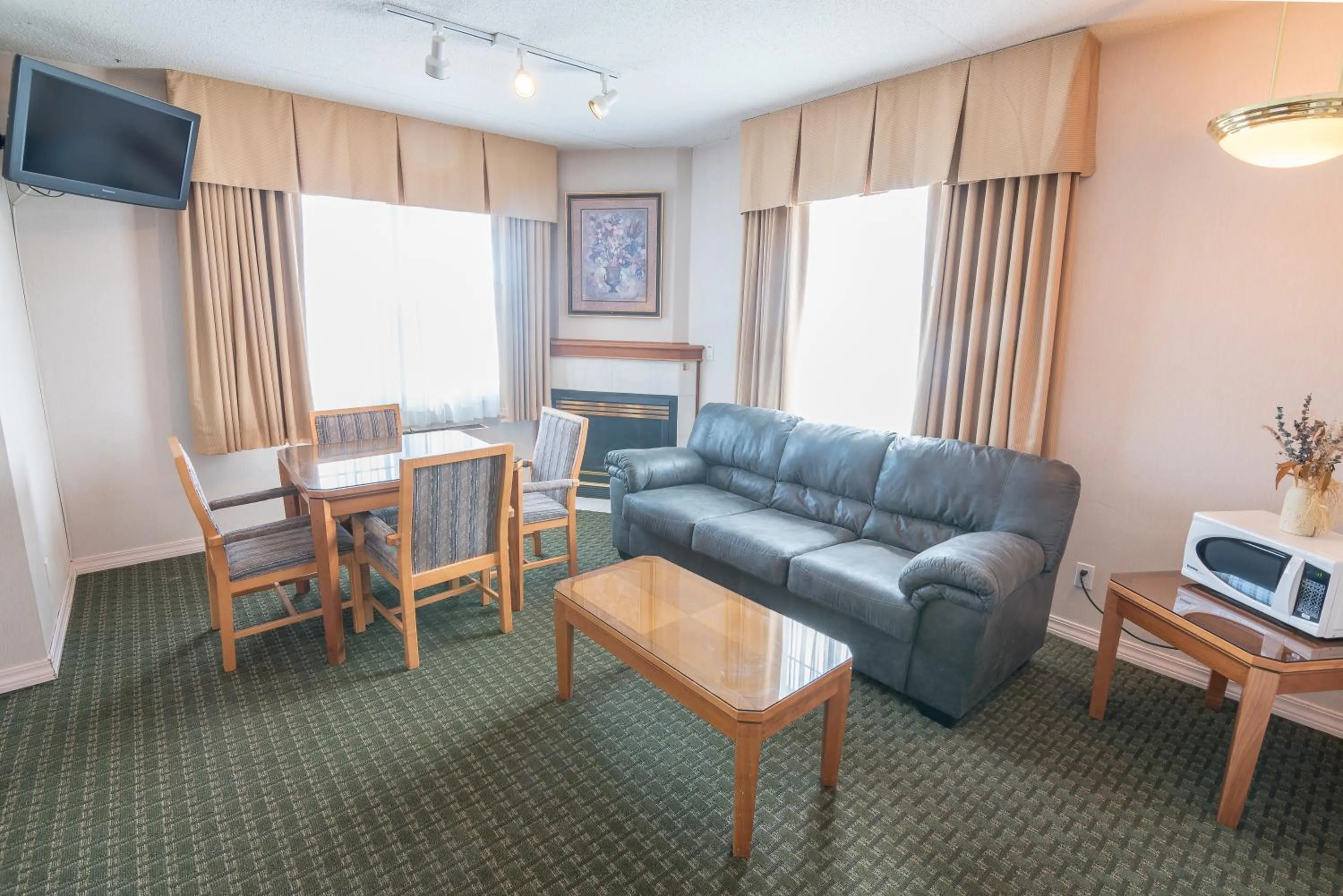 Luxury King Suite - Non-Smoking in Ramada by Wyndham Thunder Bay Airlane Hotel