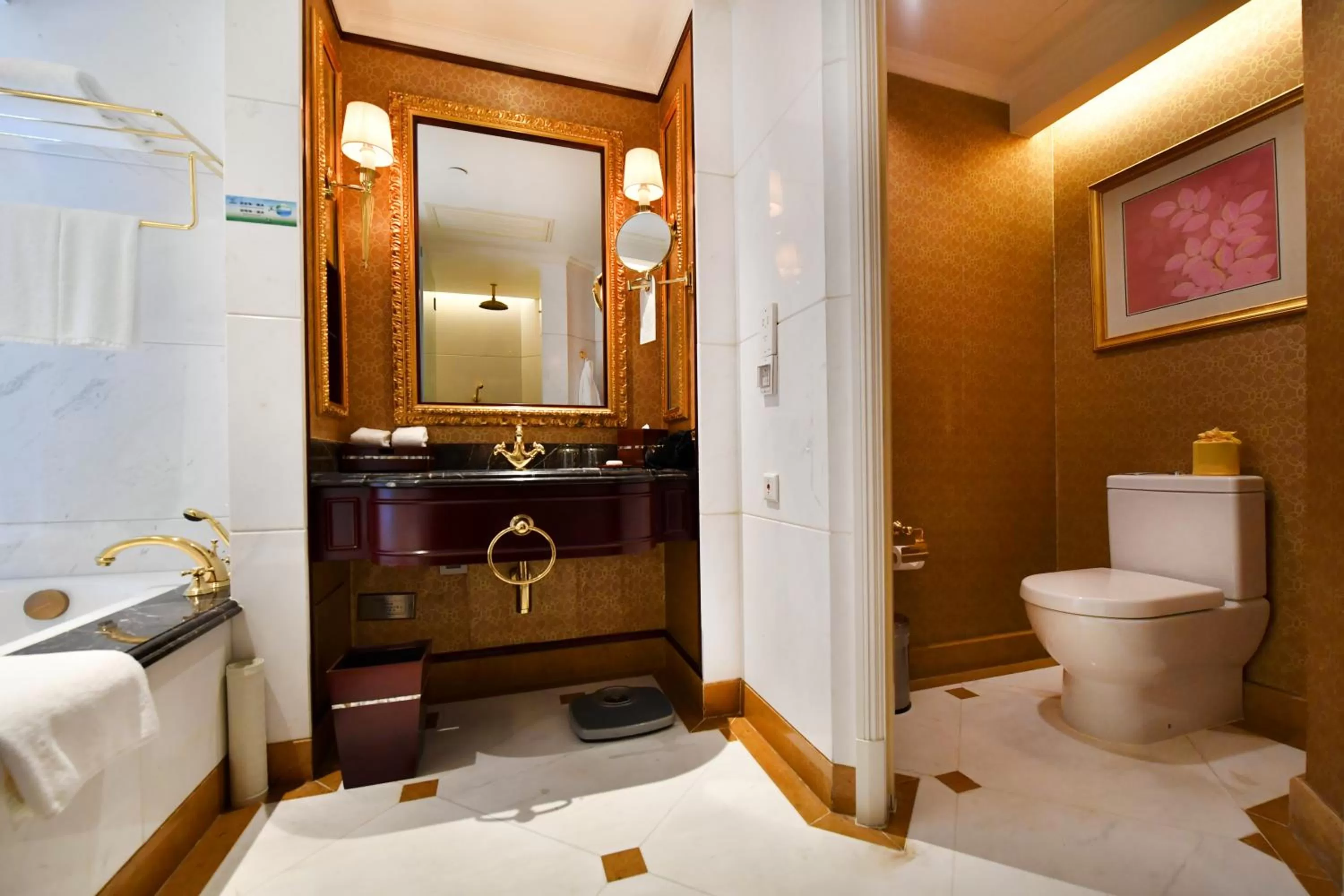 Bathroom in Grand Central Hotel Shanghai - Nanjing Road