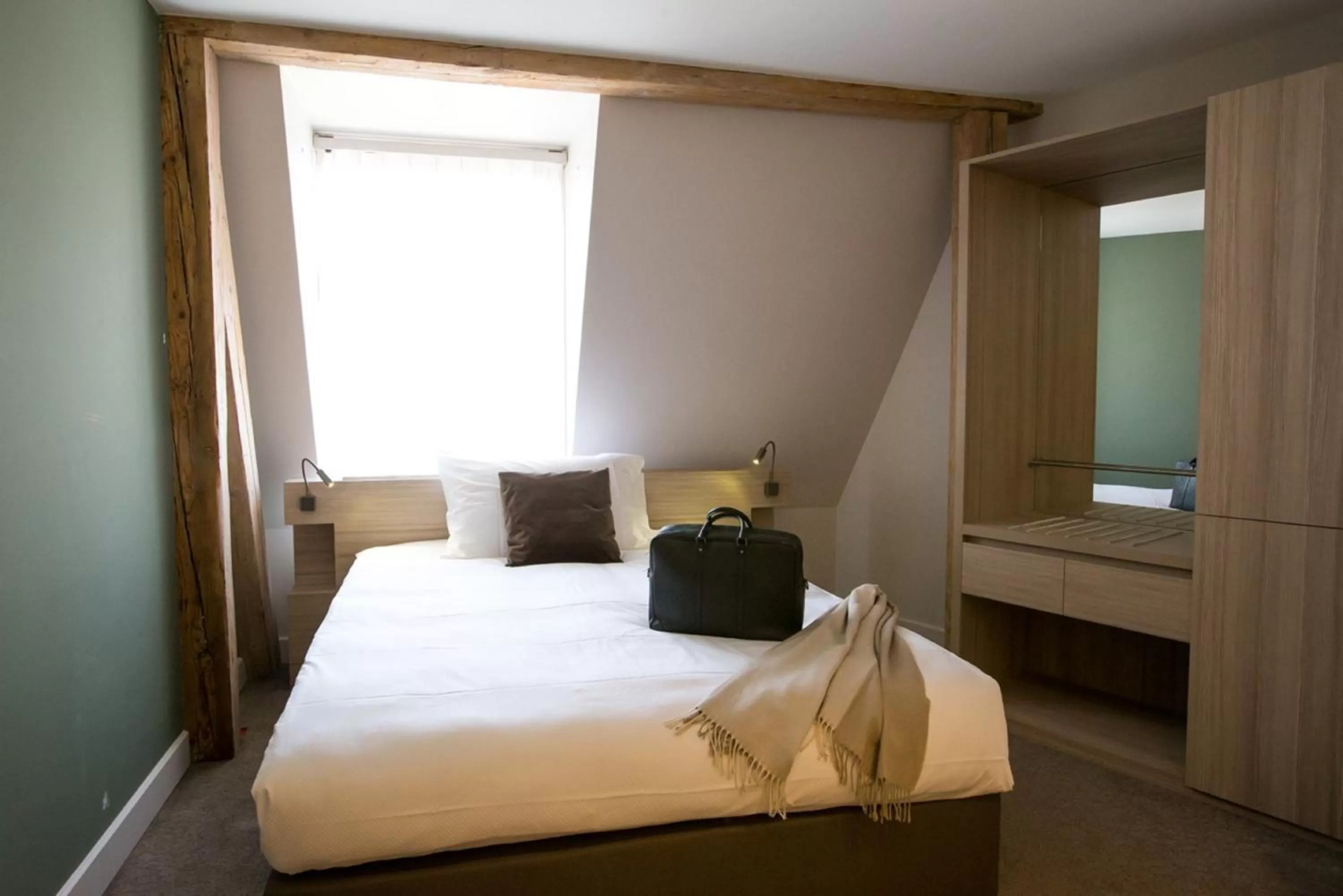 Bedroom, Bed in Hôtel des Voyageurs Boutique