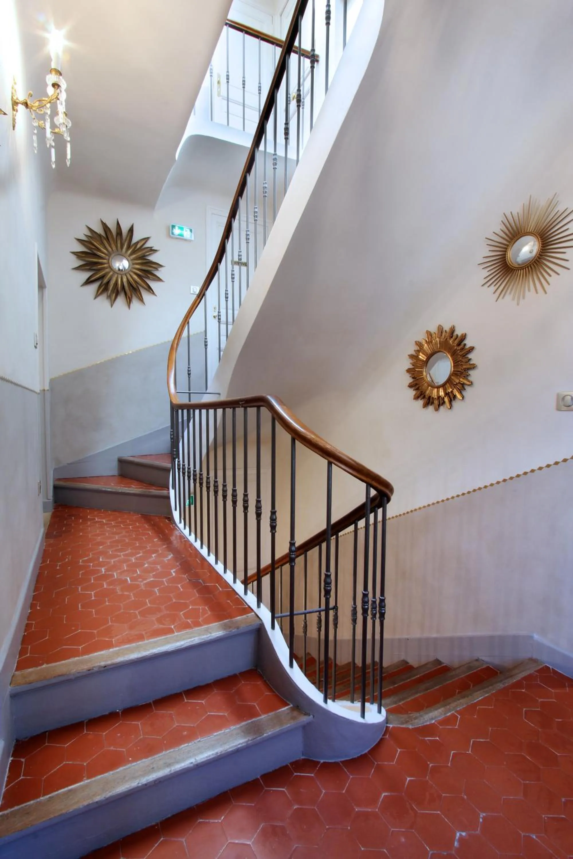 Other in Les Quatre Dauphins