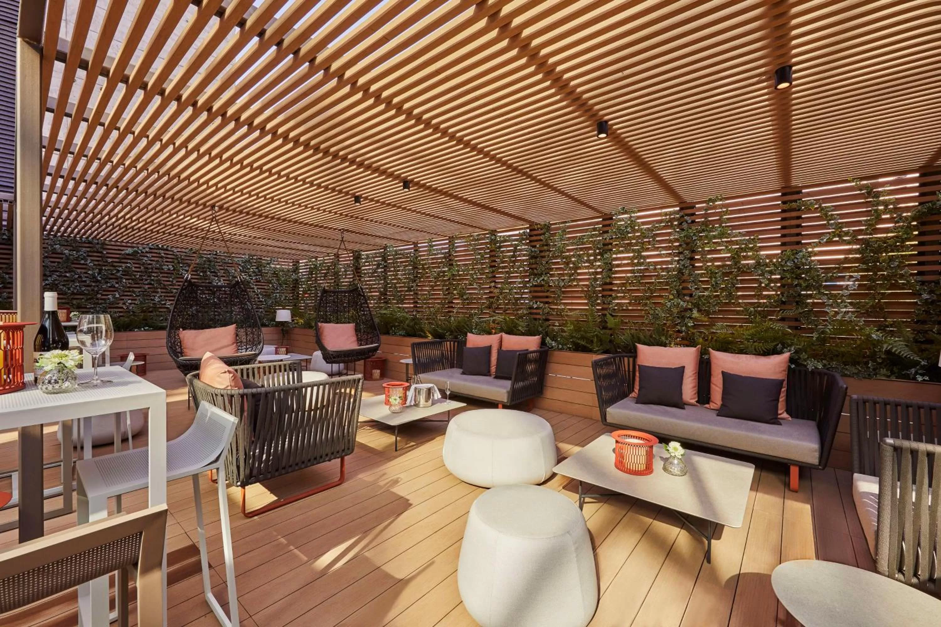 Lounge or bar in Hyatt Regency Barcelona Tower