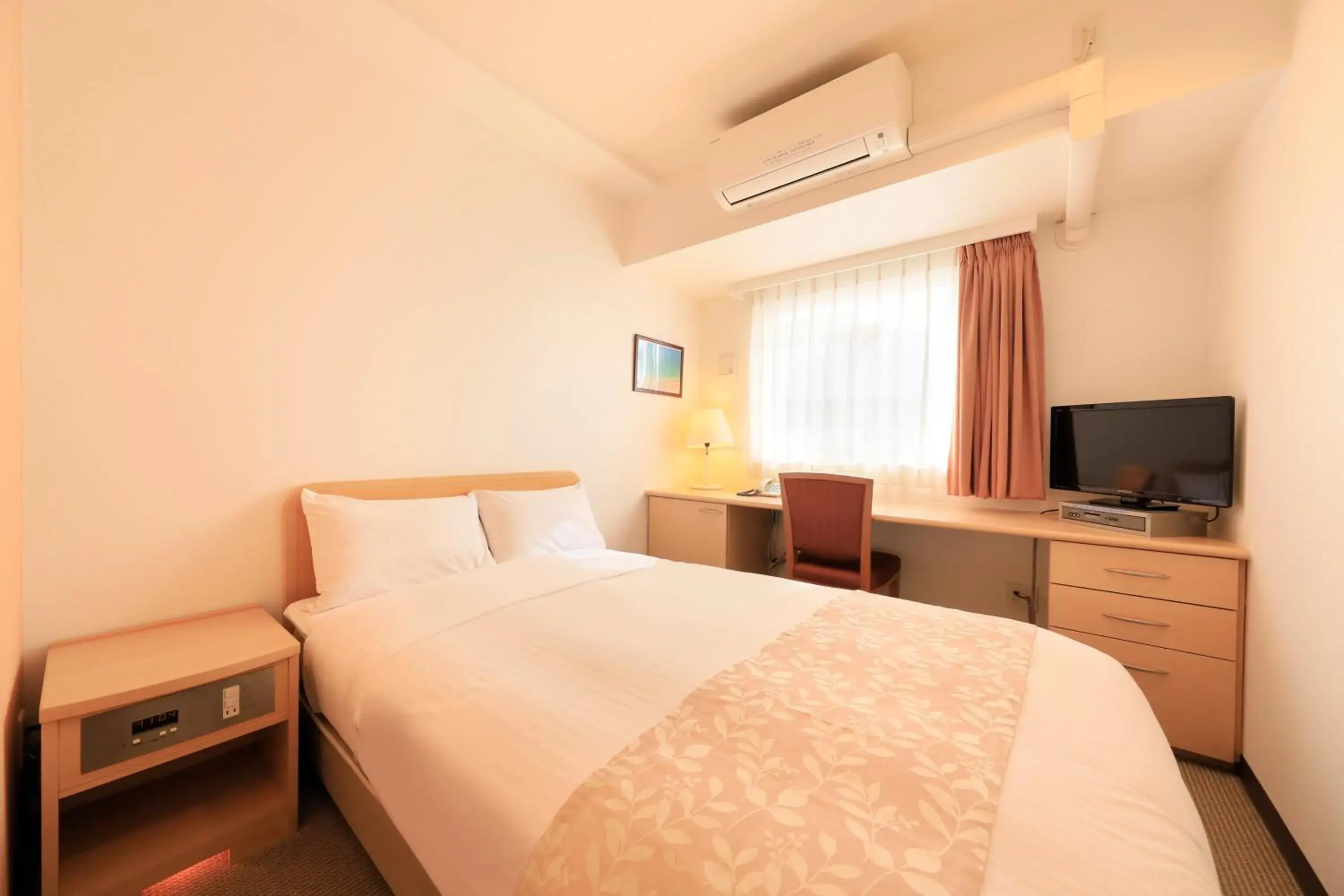 Double Room with Small Double Bed - single occupancy - Non-Smoking in Hotel Famy Inn Kinshicho Double Room with Small Double Bed - single occupancy - Non-Smoking in Hotel Famy Inn Kinshicho