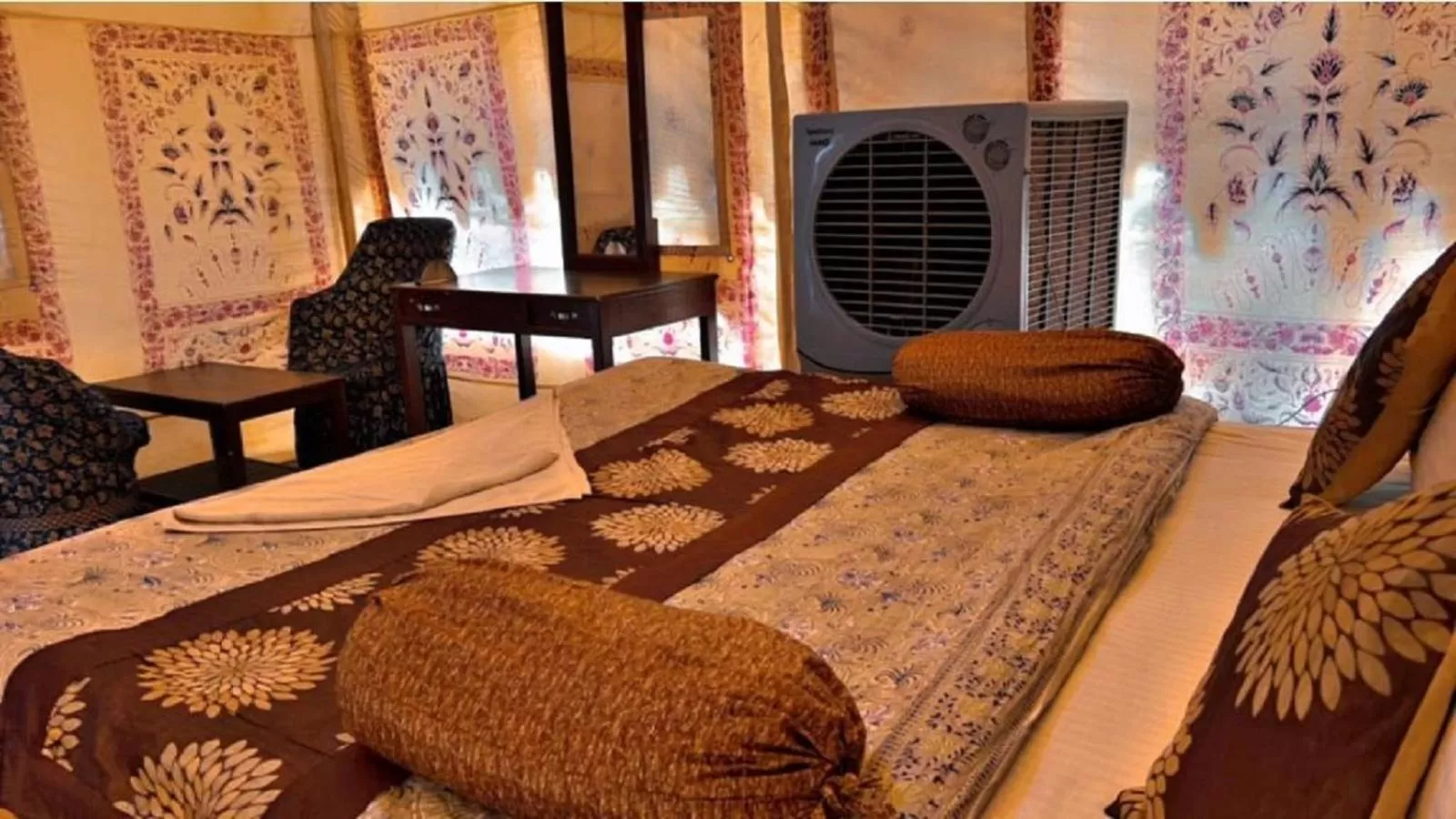 Property building, Bed in Rumis Desert Camp and Resort