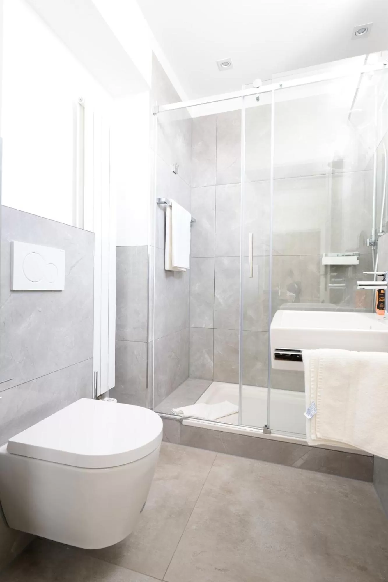 Bathroom in Hotel Bayerischer Hof