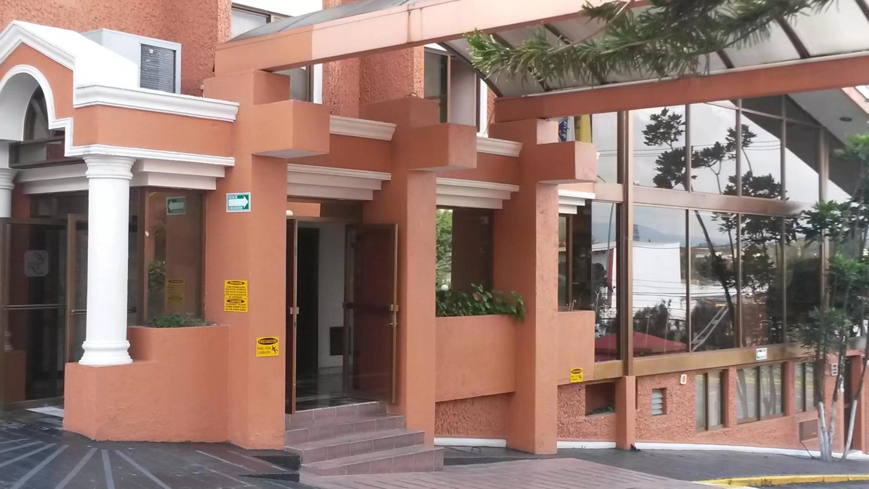 Patio in Country Plaza