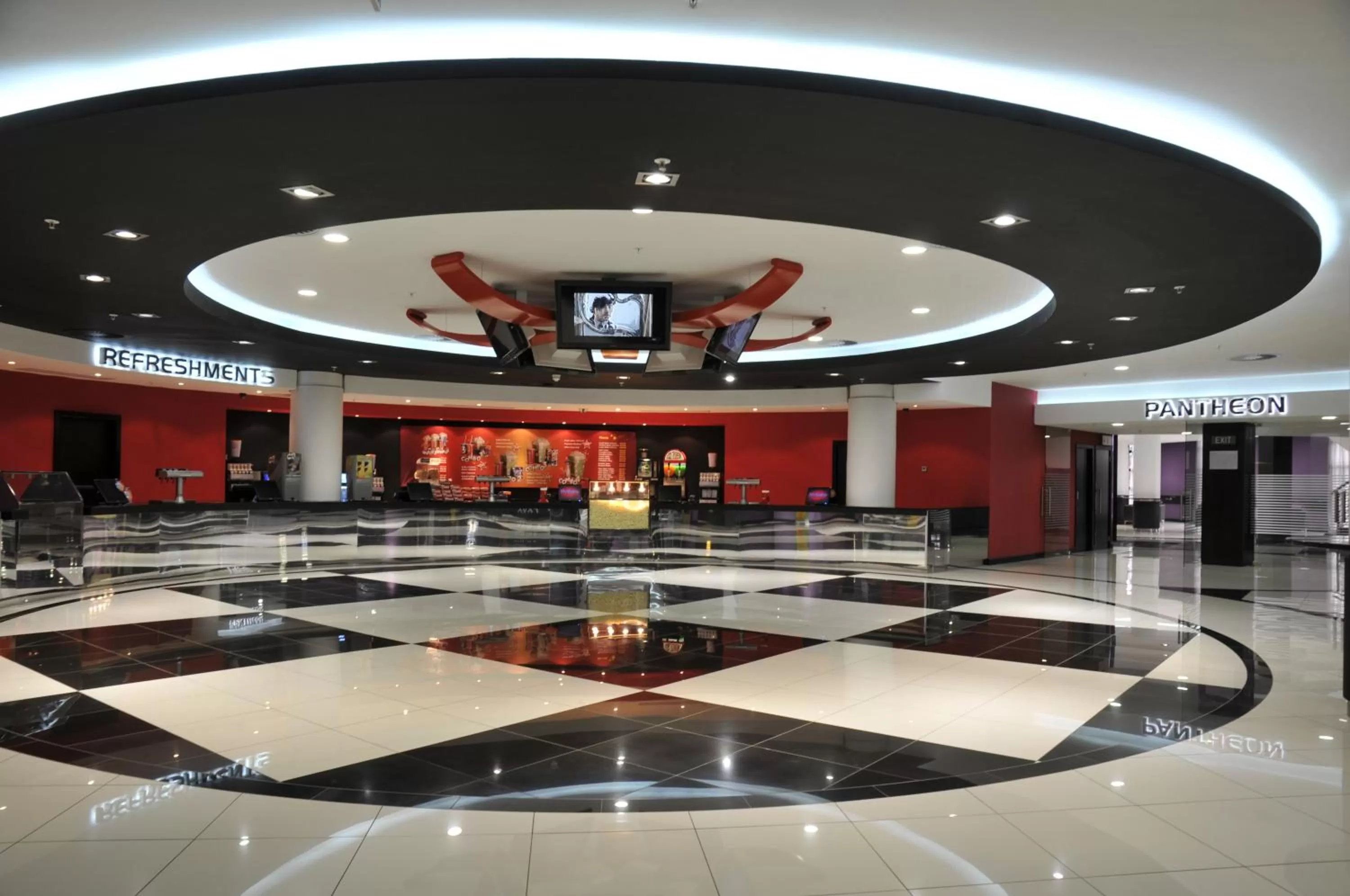 Lounge or bar in Metcourt at Emperors Palace