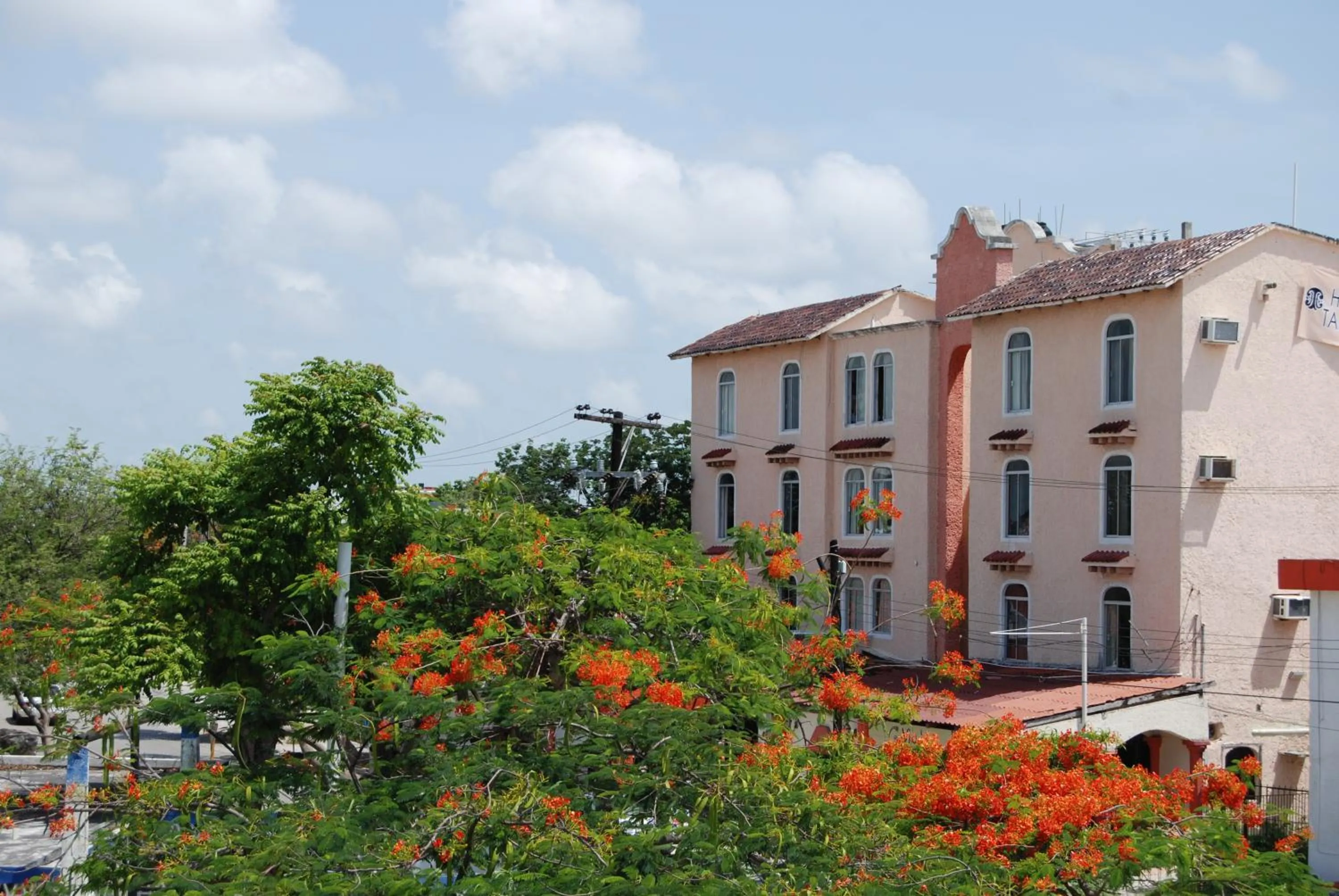 Facade/entrance in Hotel Tankah Cancun