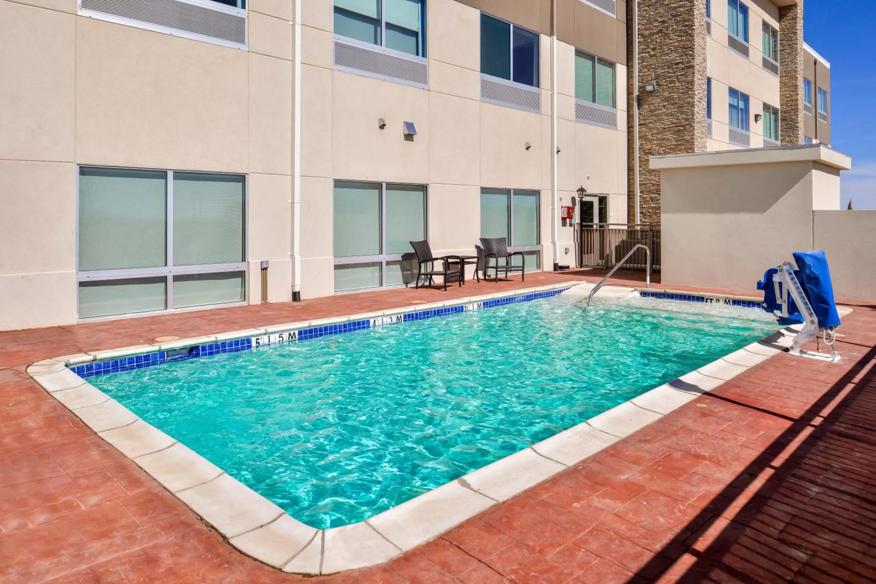 Swimming pool in Holiday Inn Express & Suites - Van Horn by IHG