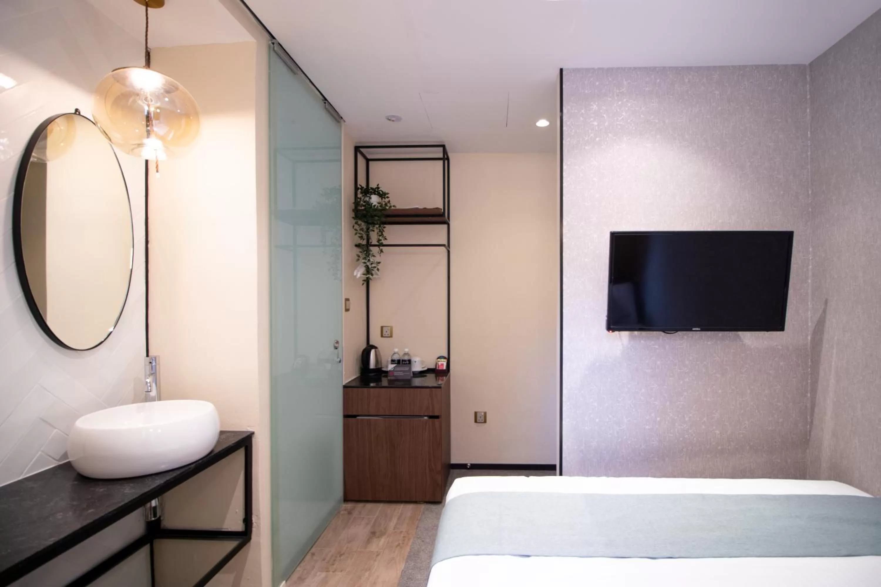 Bedroom in Harbour Ville Hotel - Hamilton