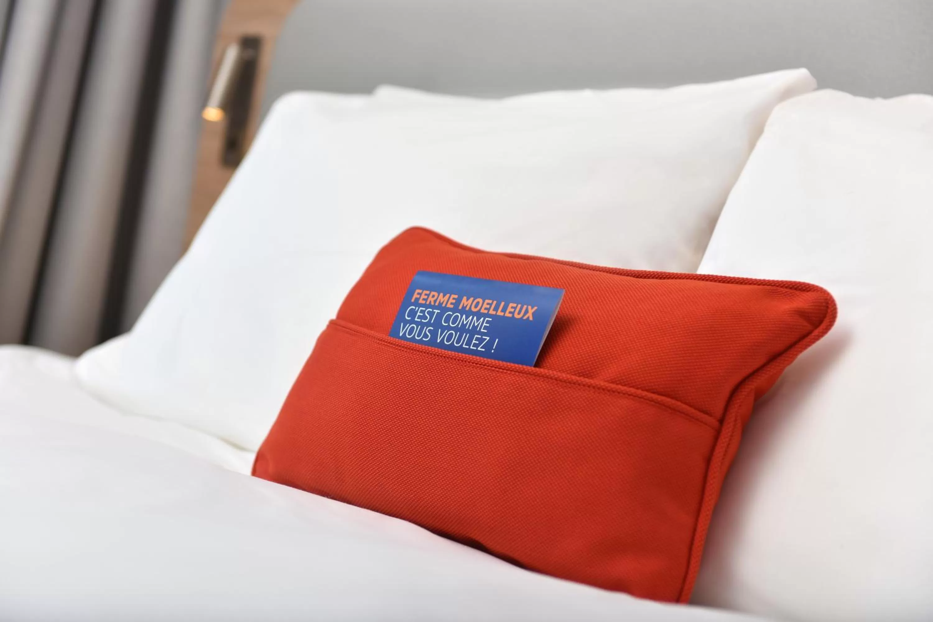 Bed in Holiday Inn Express - Rouen Centre - Rive Gauche by IHG
