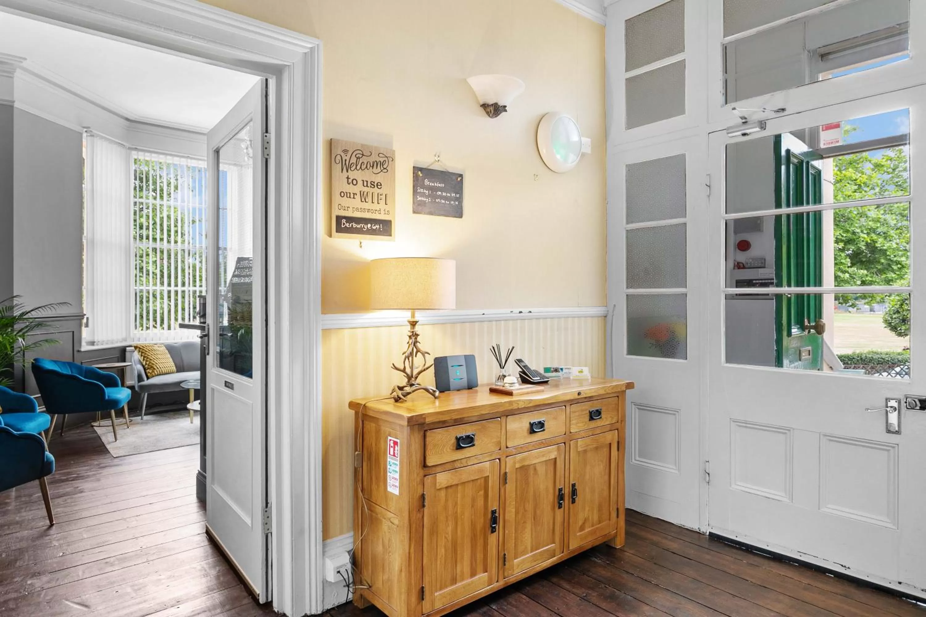 Facade/entrance in The Berburry