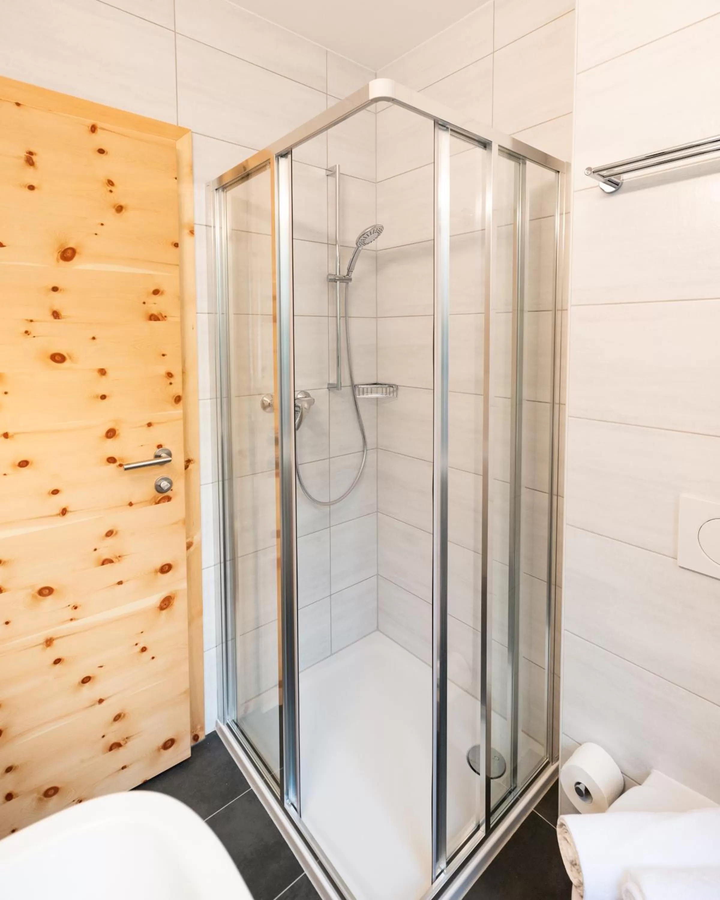 Shower in mühlbacher - inklusive kostenfreiem Eintritt in die Alpentherme