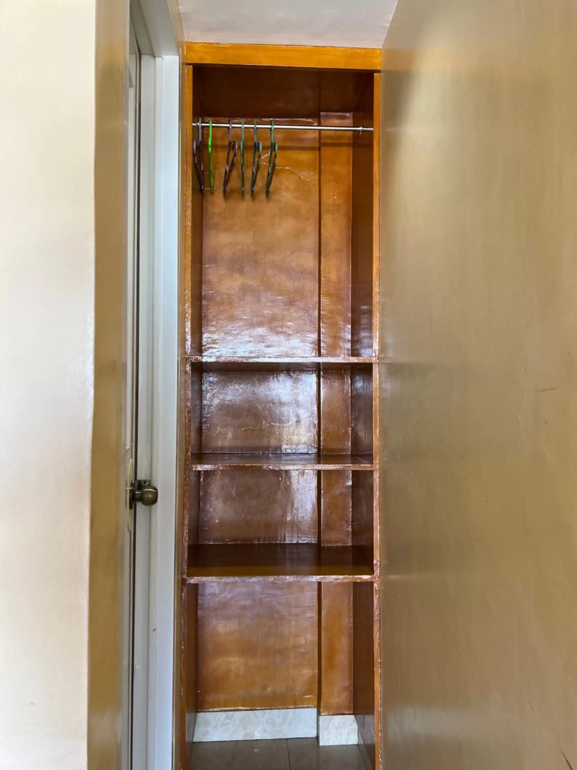 wardrobe in Ging-Ging Hotel And Resort