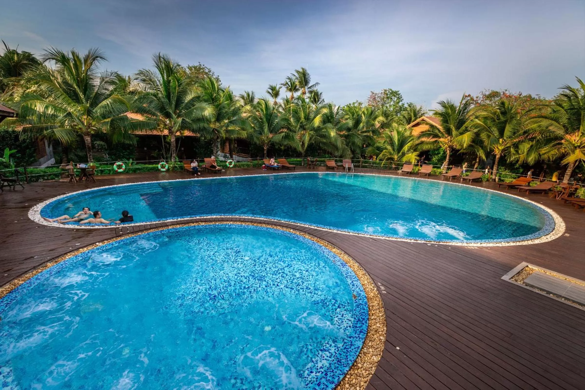 Pool view in Maikaew Damnoen Resort