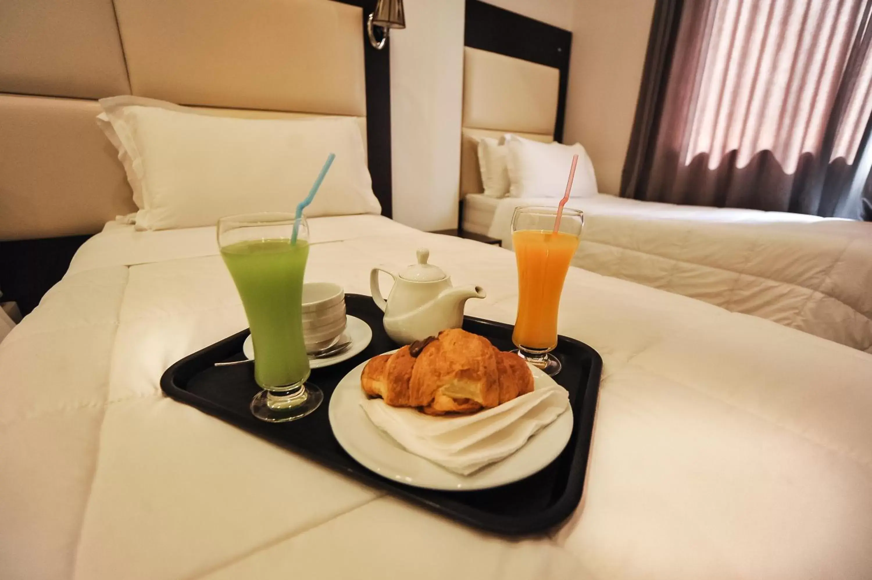 Triple Room in Hotel Vila e Arte City Center Triple Room in Hotel Vila e Arte City Center