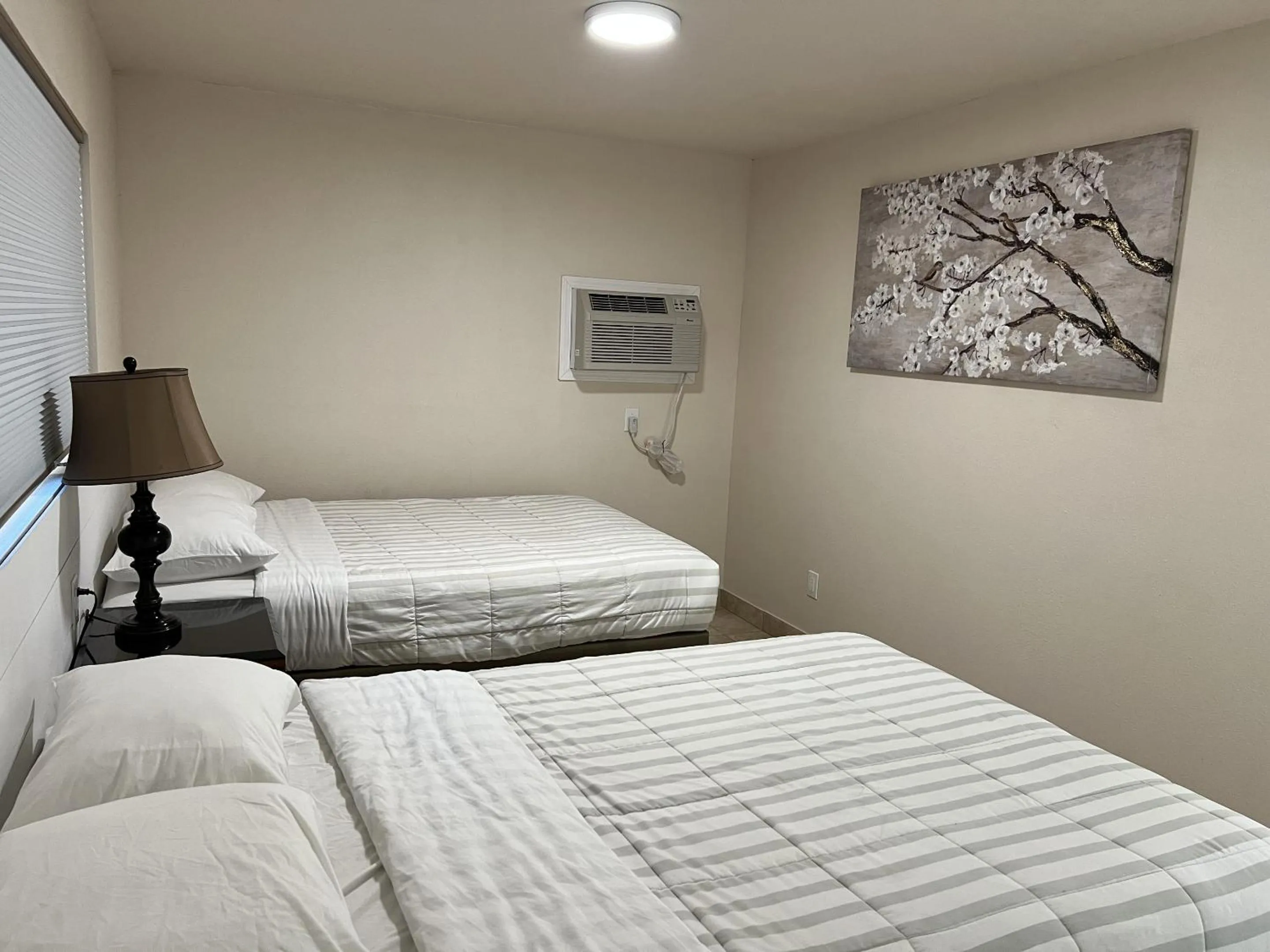 Deluxe Junior Suite in Sierra Lodge Three Rivers