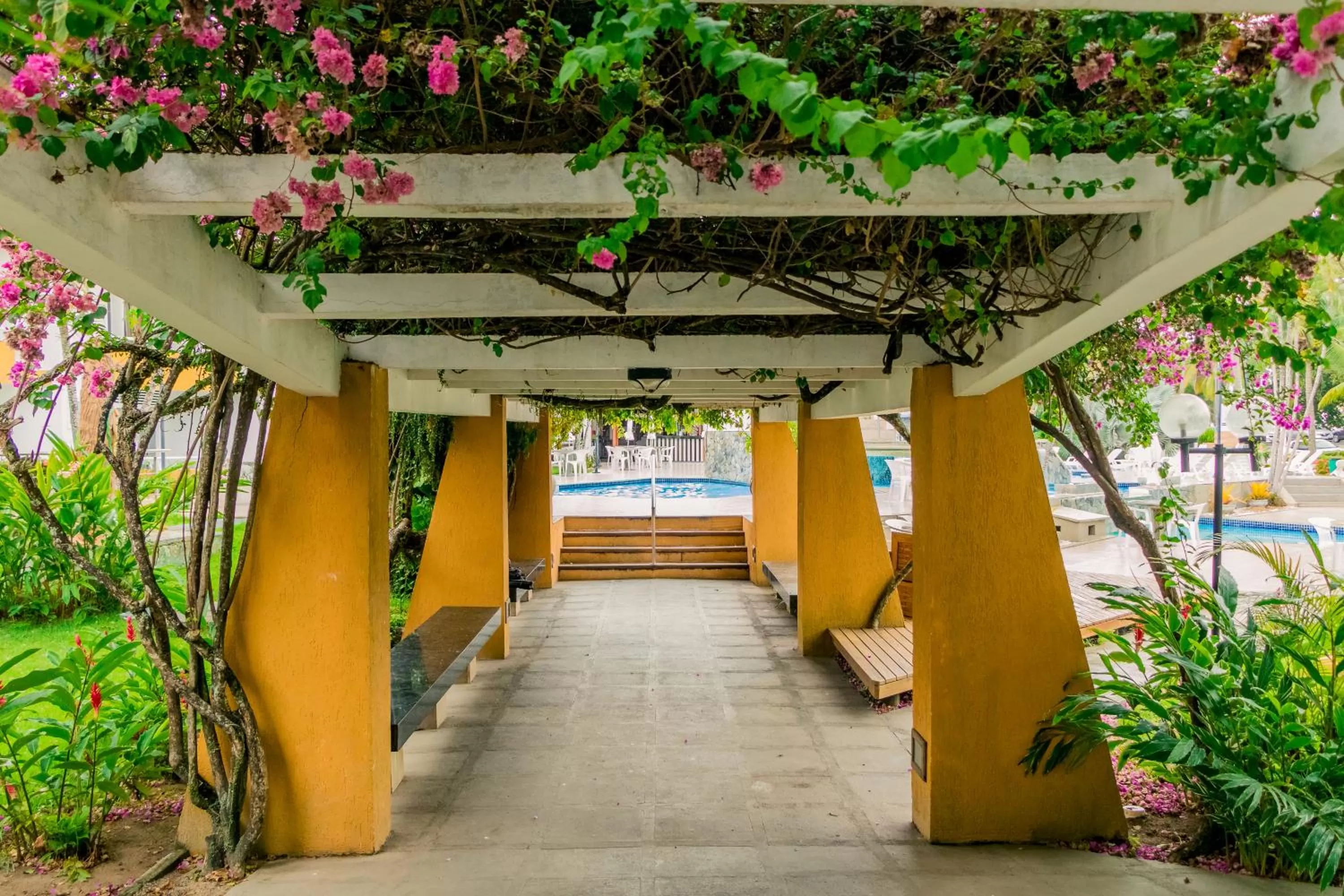 Property building in Bosque do Porto Praia Hotel