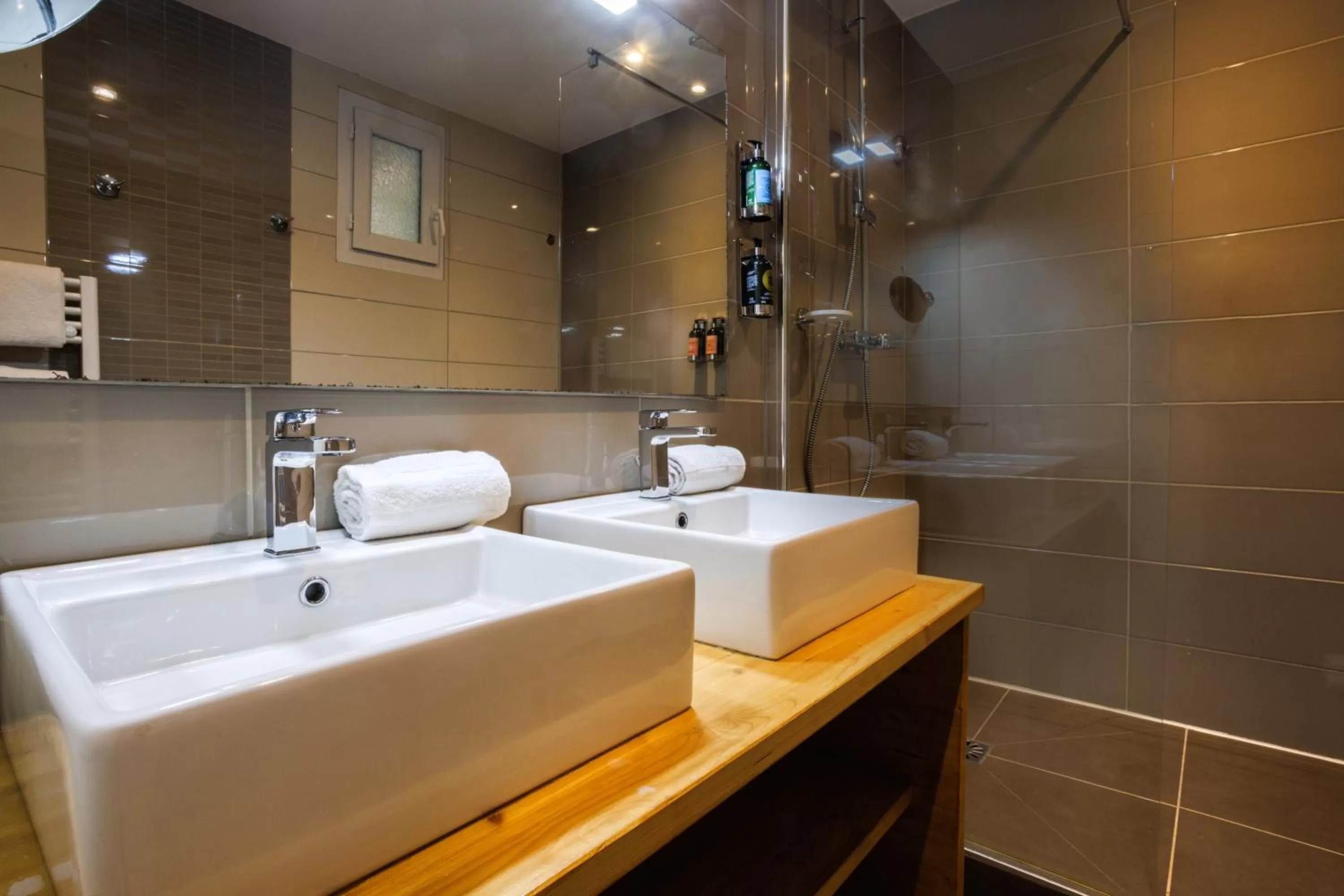 Bathroom in Grand Hotel d'Orange, BW Signature Collection