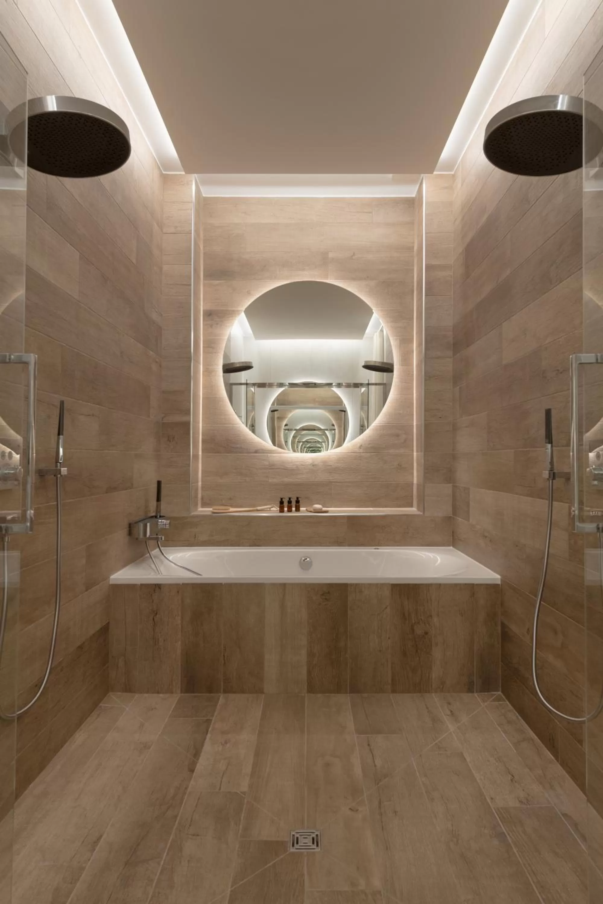 Shower, Bathroom in MiHotel Sala