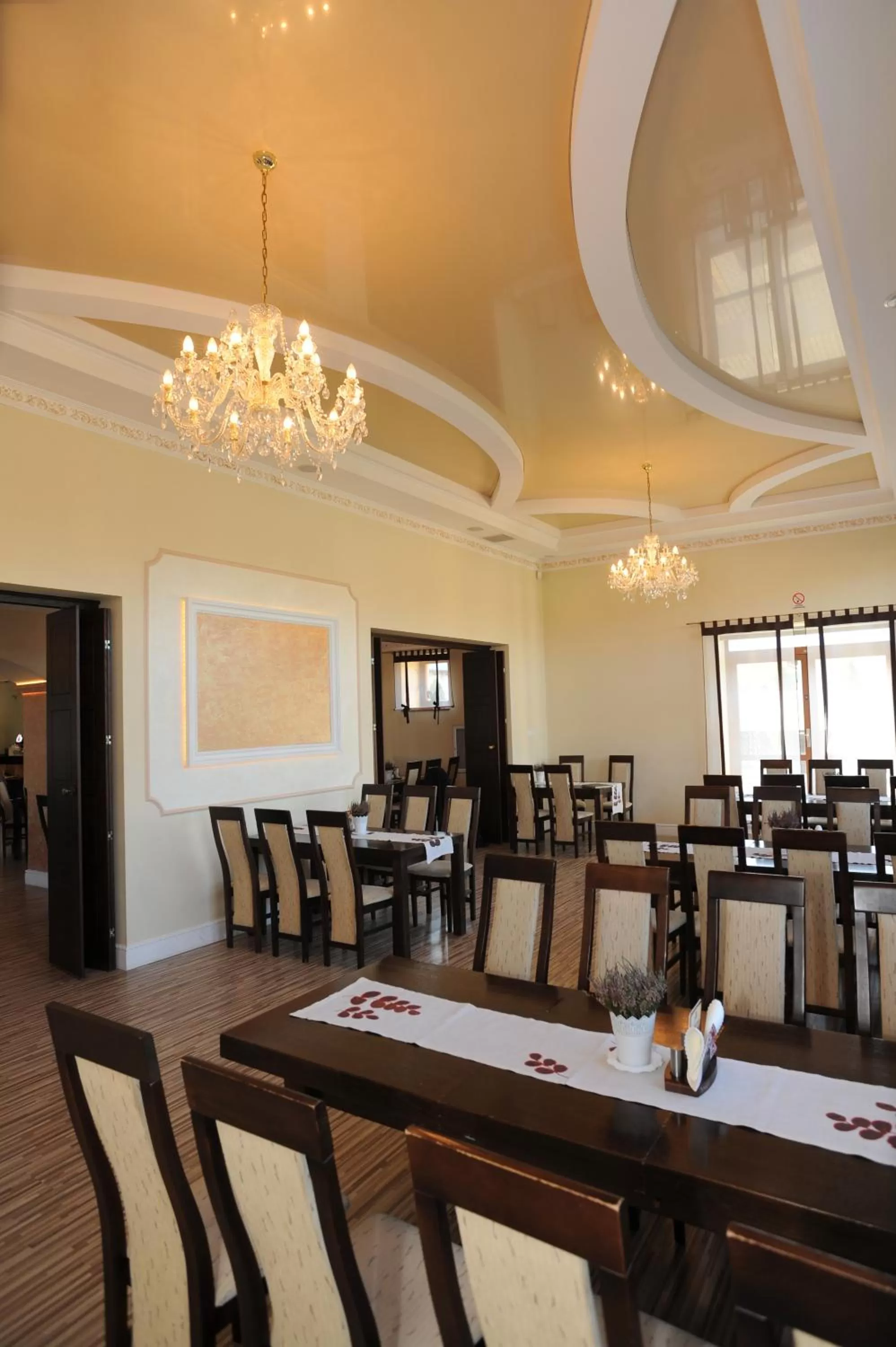 Restaurant/places to eat in Restauracja Hotel Imperial