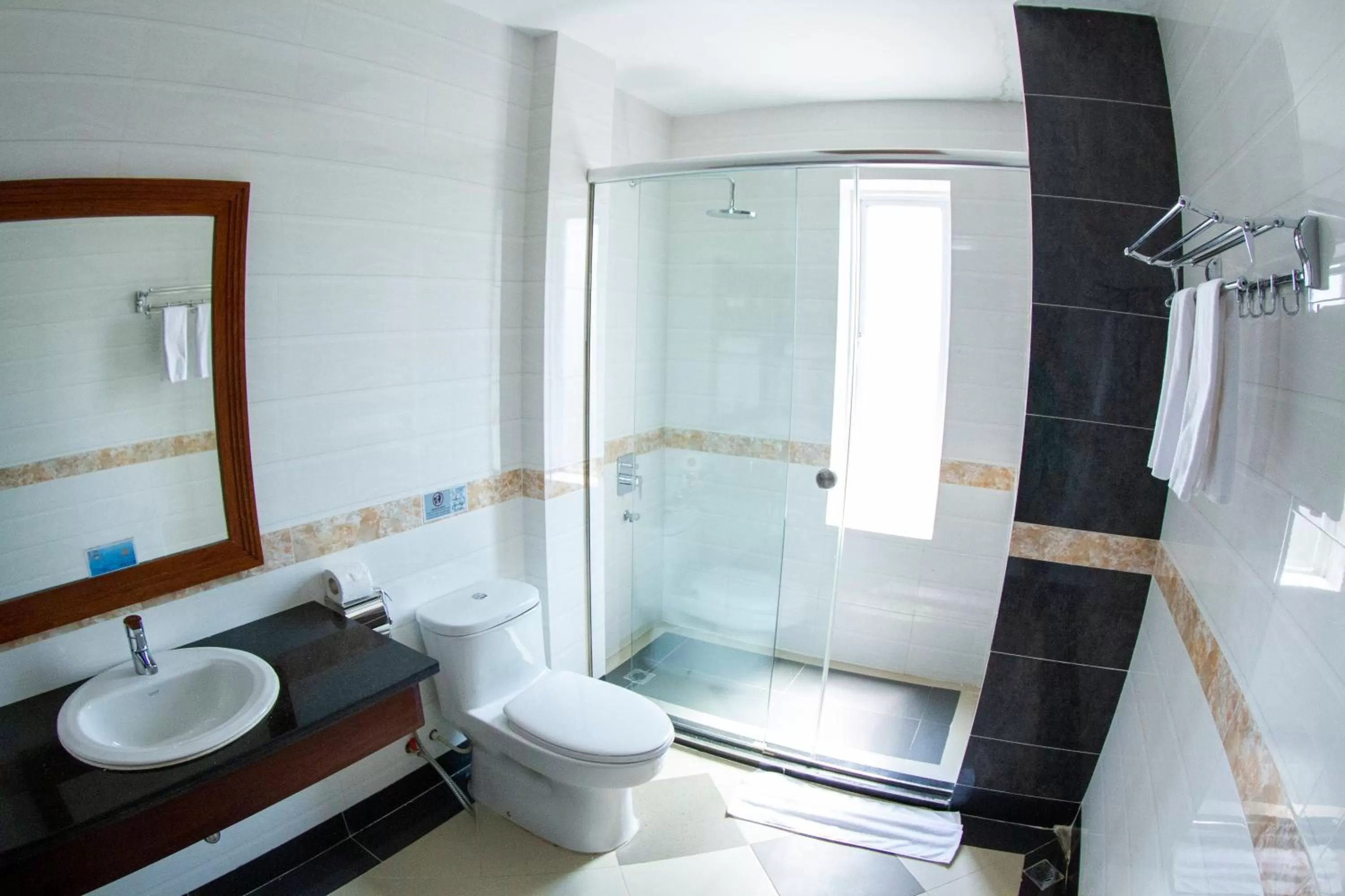 Bath in Kampong Thom Palace Hotel