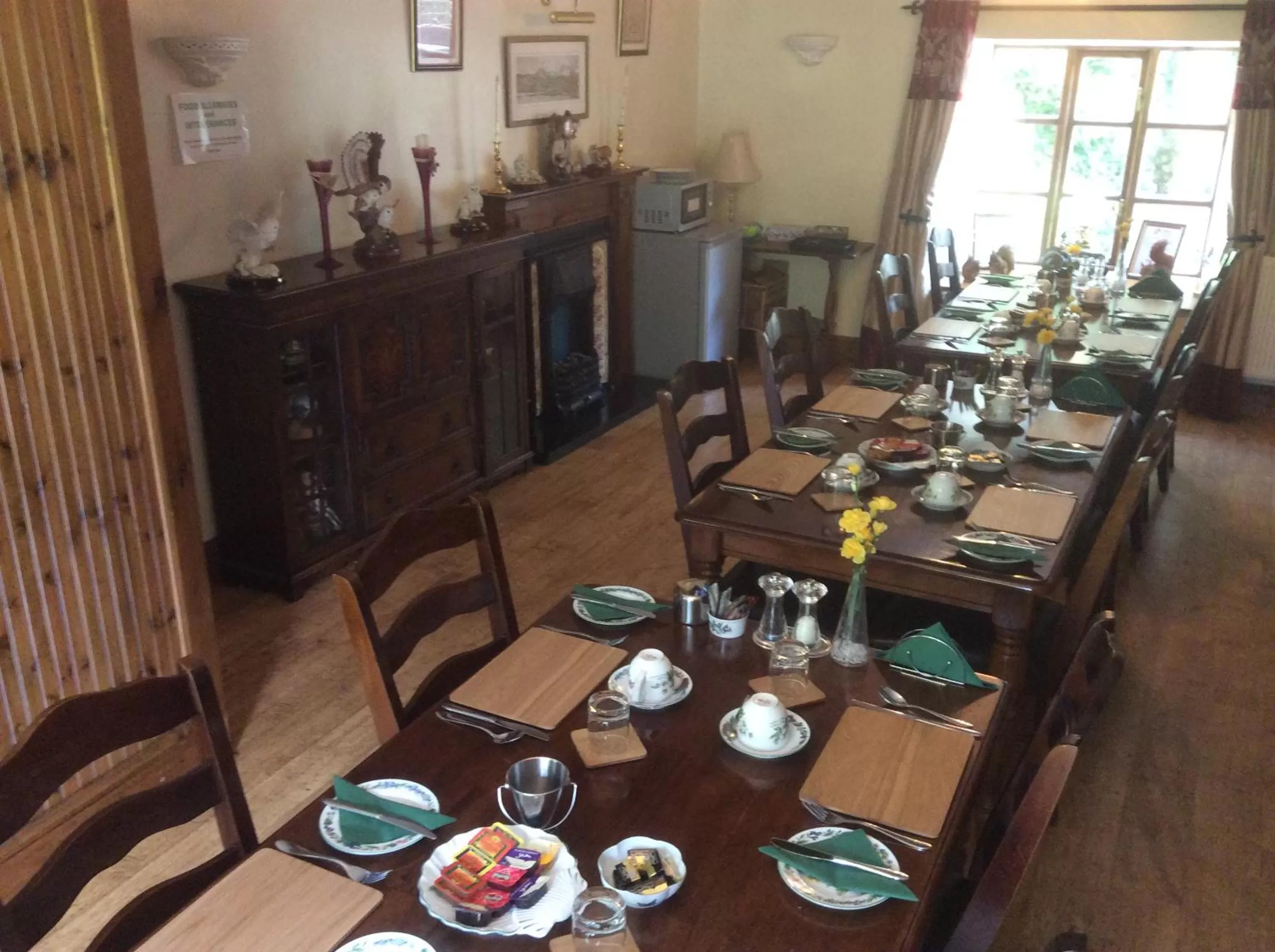 Dining area in Oakenholt Farm Bed and Breakfast