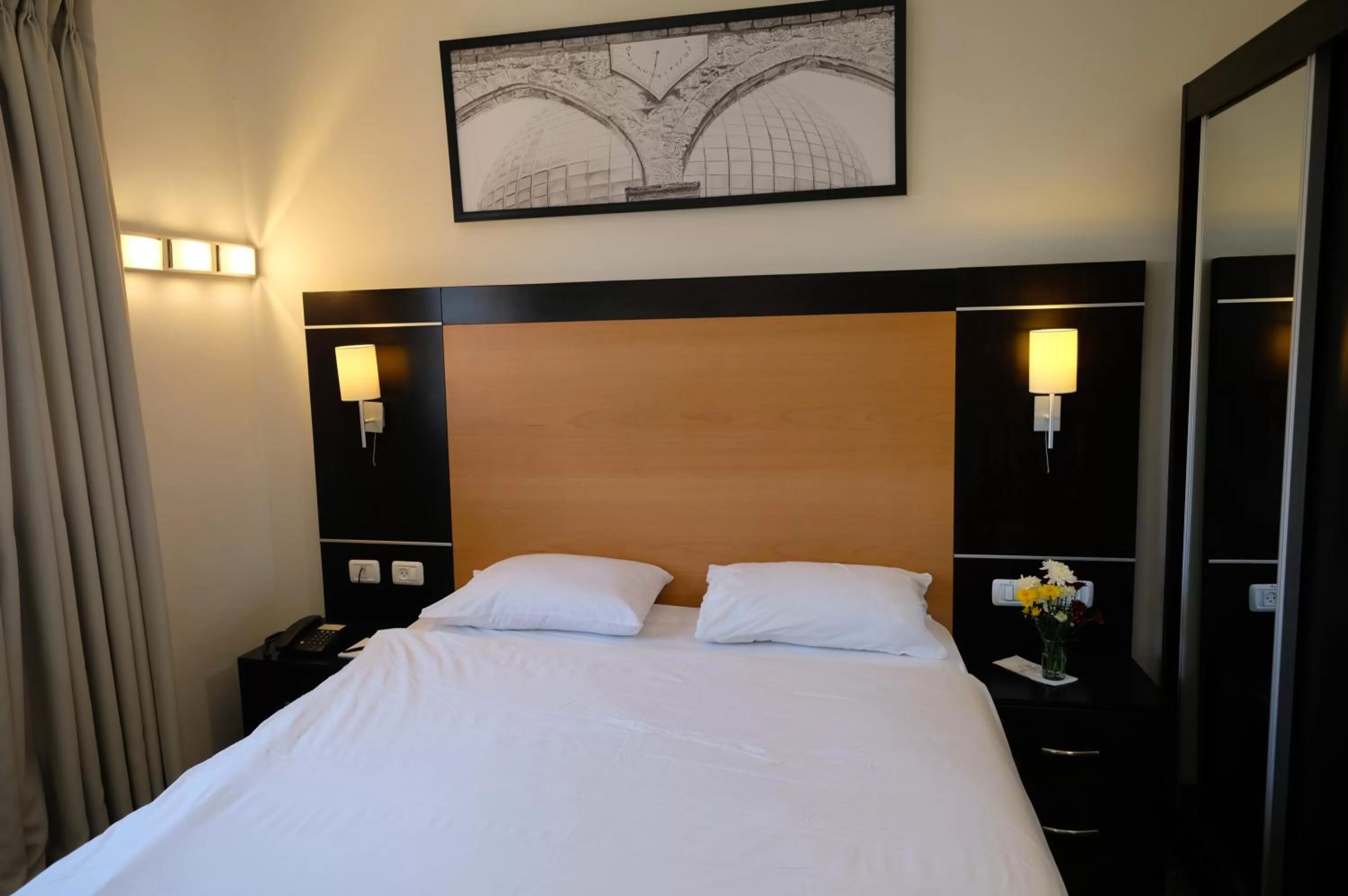 Bedroom, Bed in New Capitol Hotel - Jerusalem