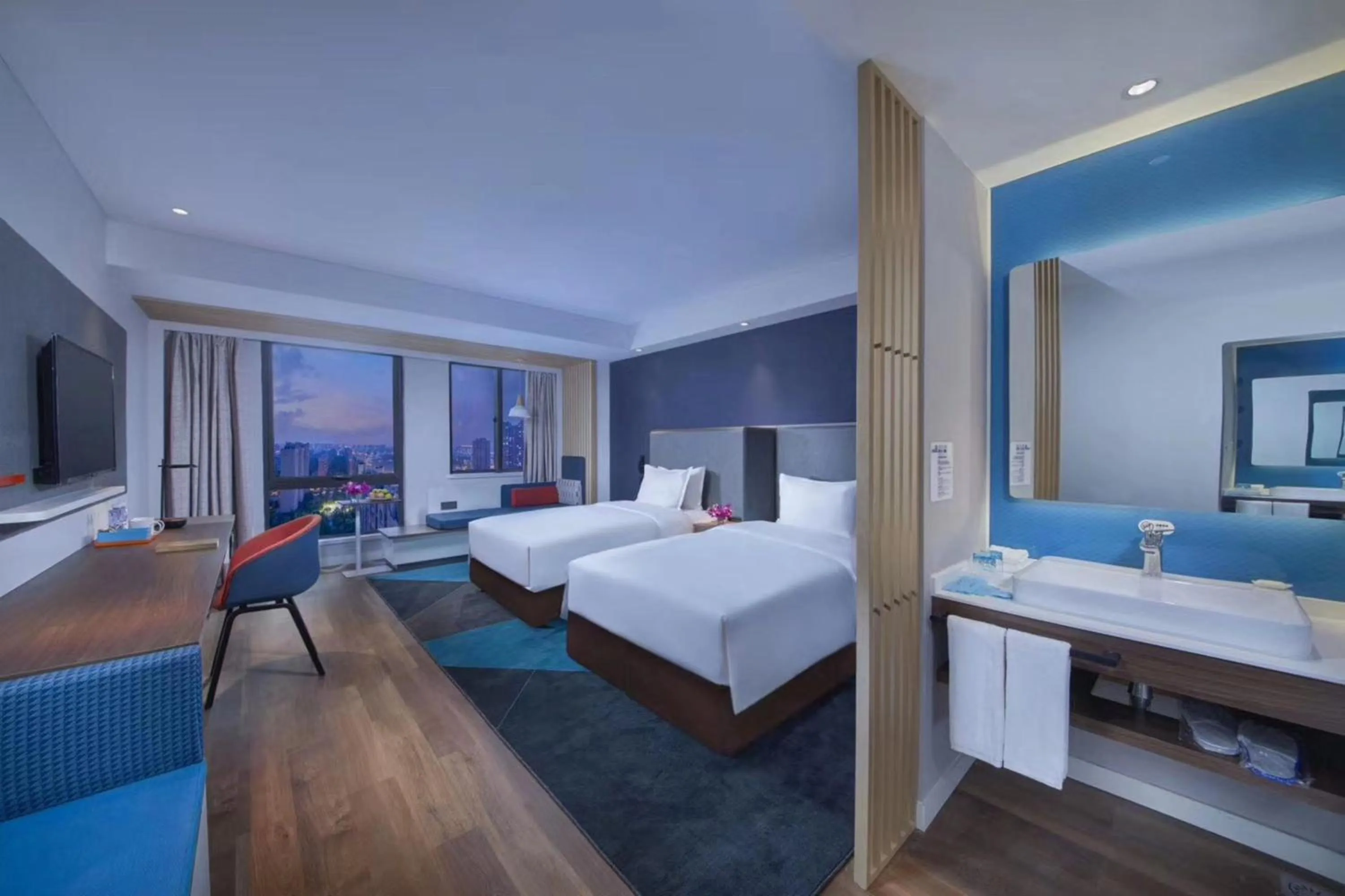Photo of the whole room, Bed in Holiday Inn Express - Wuhan Optical Valley by IHG