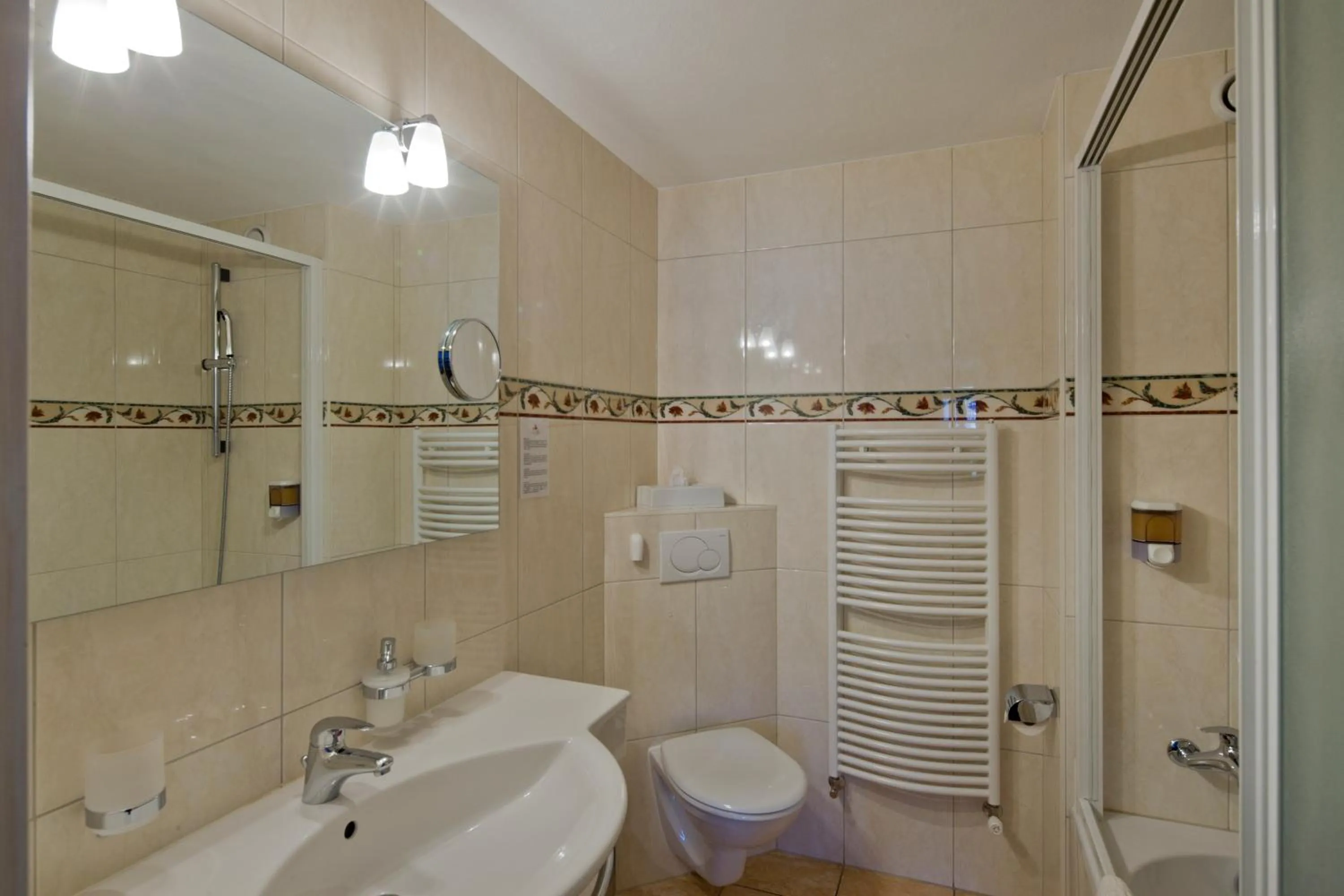 Toilet in Hotel Antika