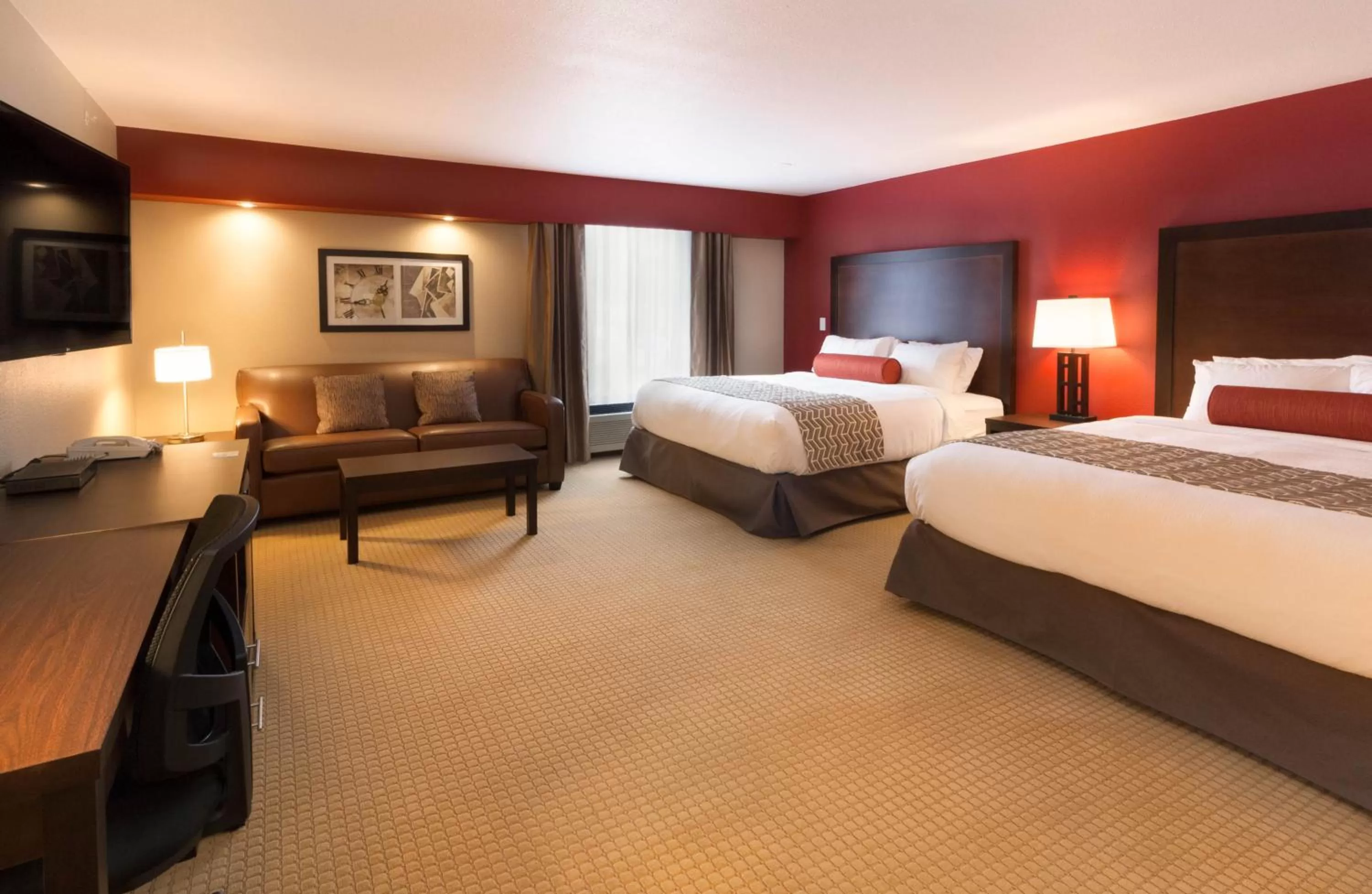Photo of the whole room, Bed in The Kanata Inns Invermere