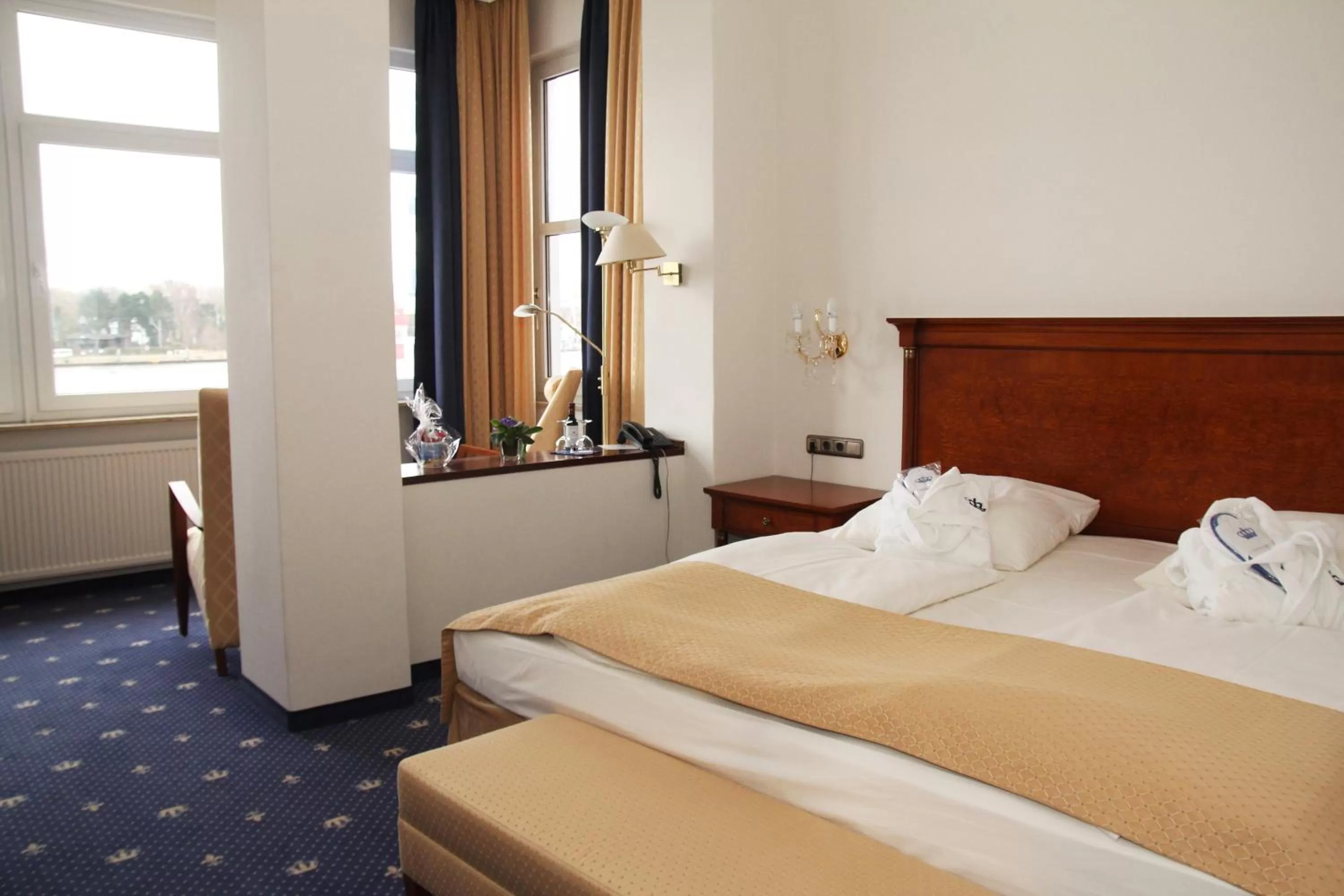 Photo of the whole room, Bed in Hotel Deutscher Kaiser