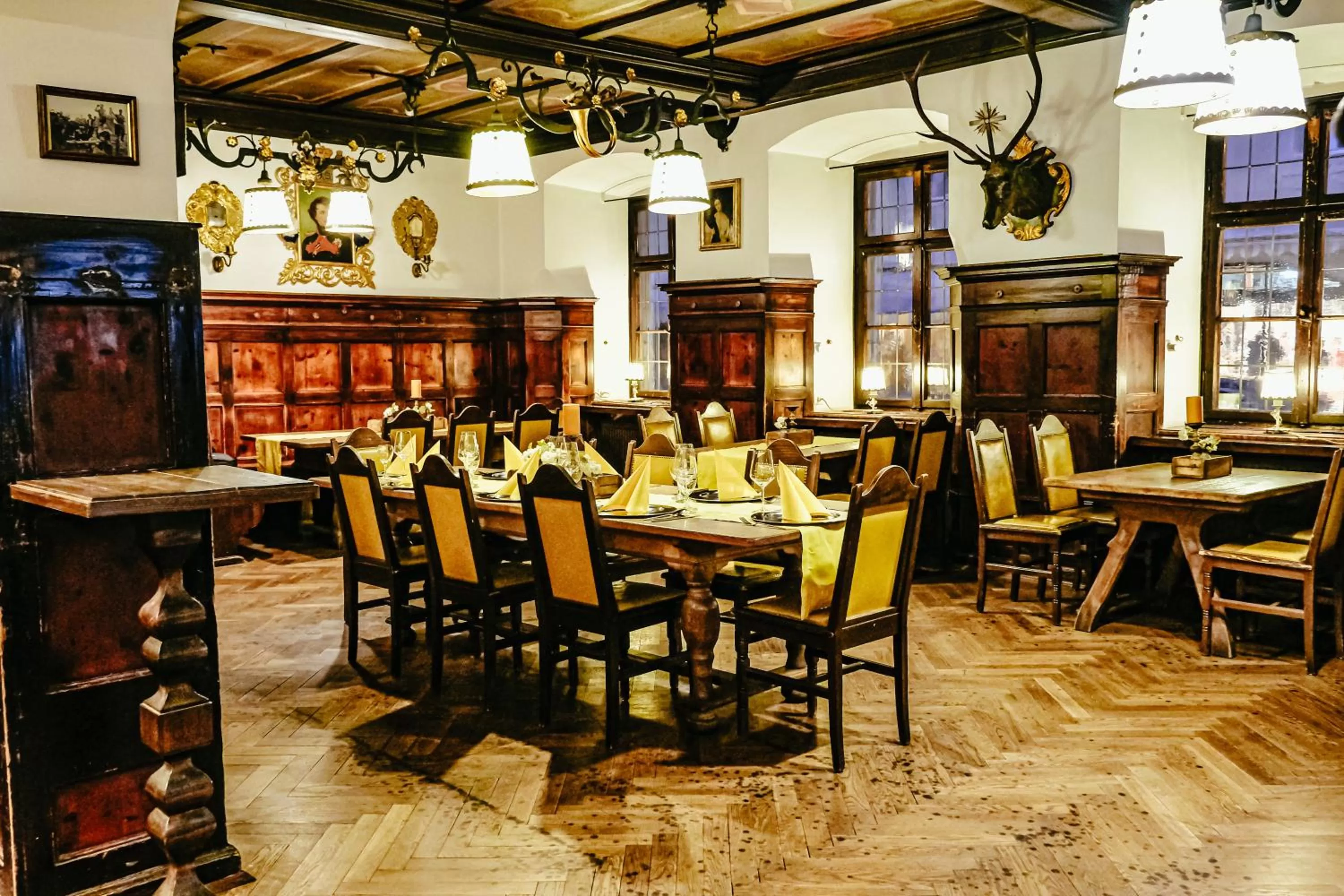 Restaurant/places to eat in Atlas Grand Hotel